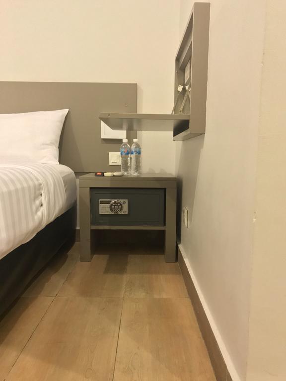 Tune Hotel - 1Borneo Kota Kinabalu Room Type - DOUBLE STANDARD
