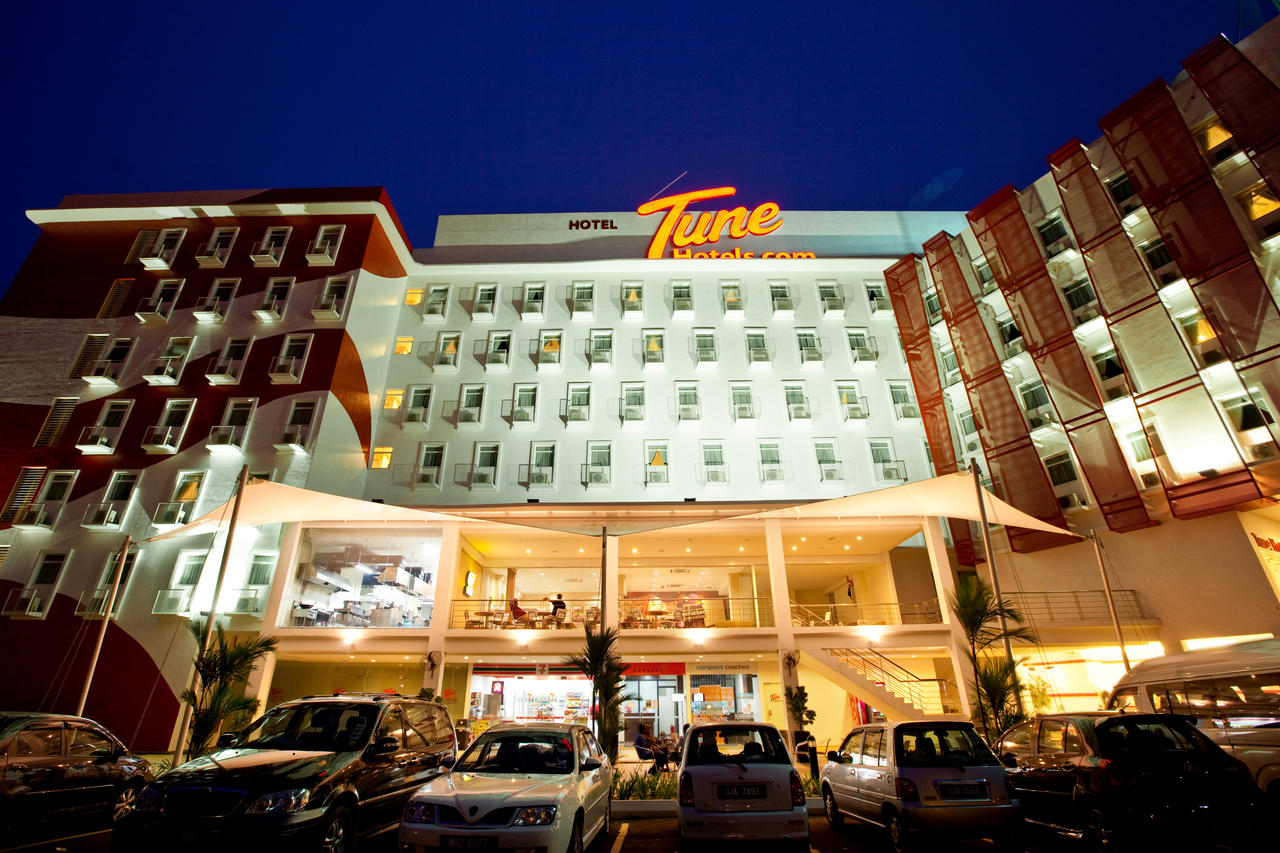 Tune Hotel Danga Bay - Tap to explore photos