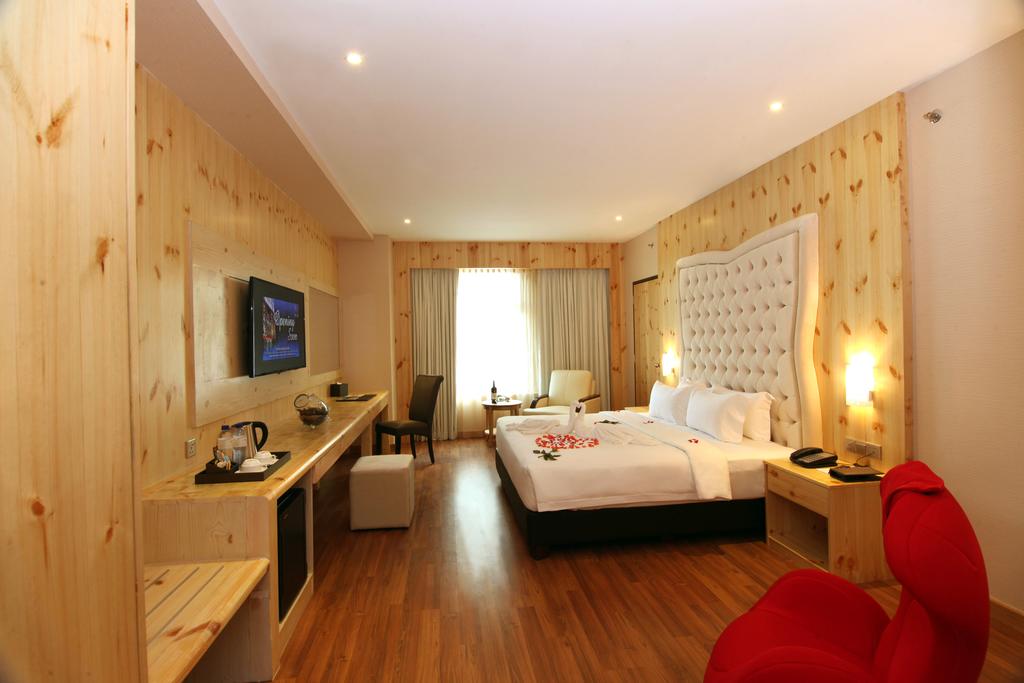 Vouk Hotel Suites, By The Blanket Room Type - Deluxe King Room