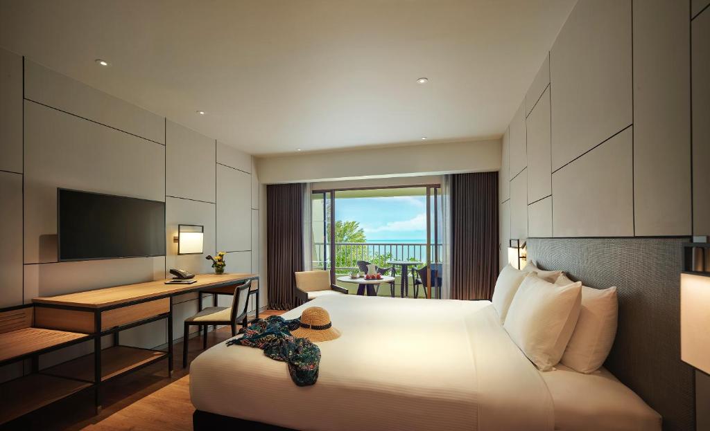 PARKROYAL Penang Resort Room Type - Premier Sea View King Room