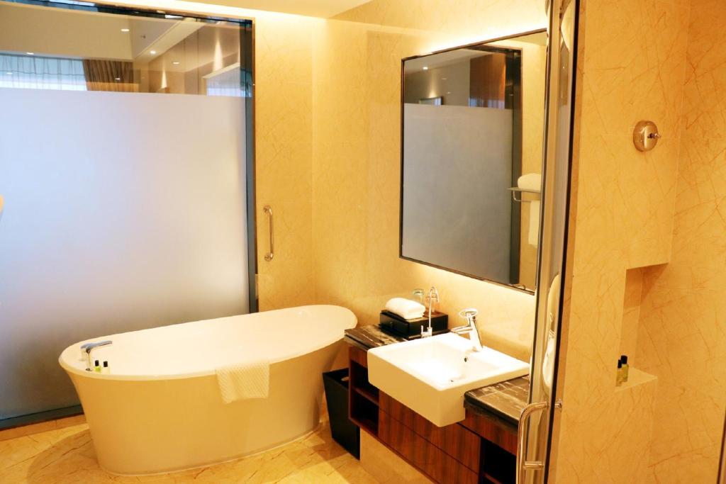Forest City Marina Hotel Room Type - Deluxe Suite