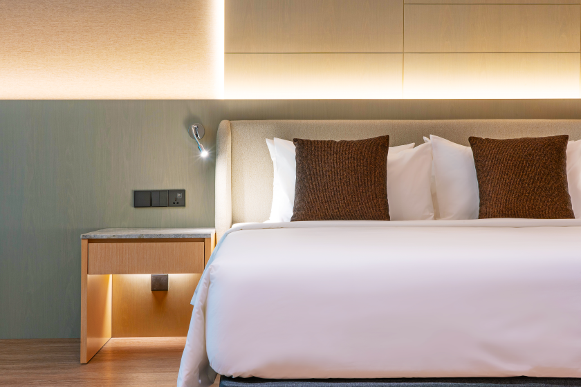 M World Hotel Room Type - Deluxe King Room