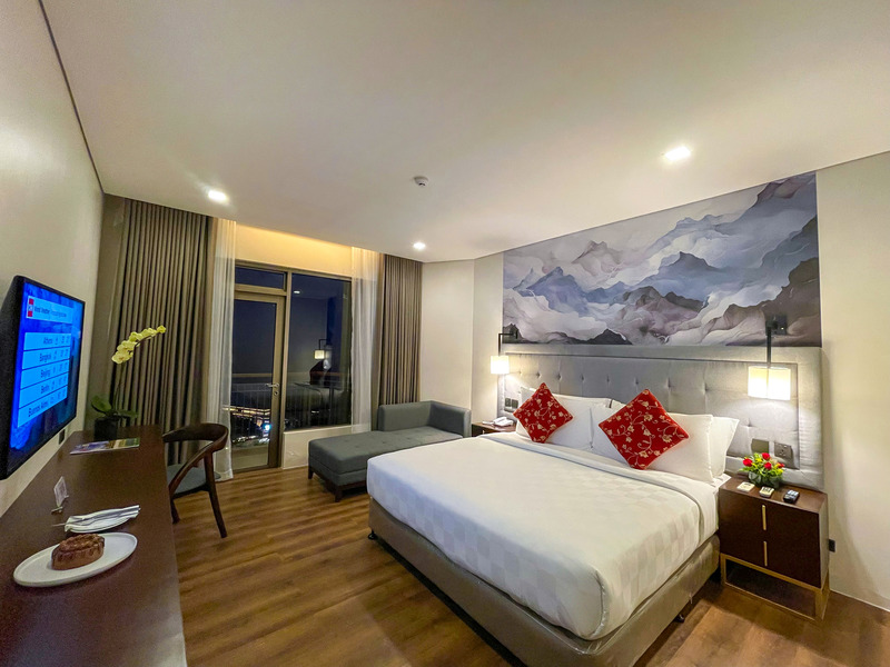 Summit Ridge Tagaytay Room Type - Deluxe Lakeview King