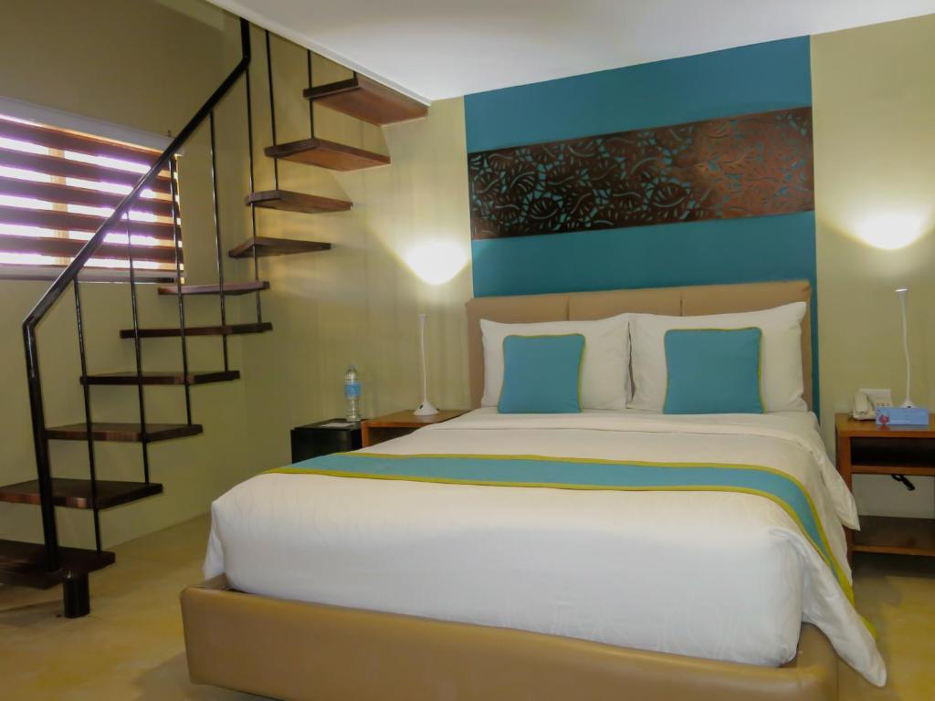 Boracay Haven Resort Room Type - Family Loft Pool View