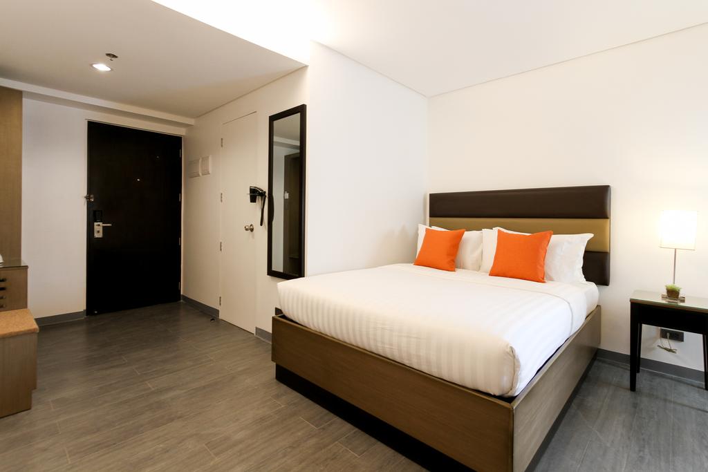 Privato Makati Room Type - Deluxe Queen Room with Balcony Privato Makati Room Type - Deluxe Queen Room with Balcony