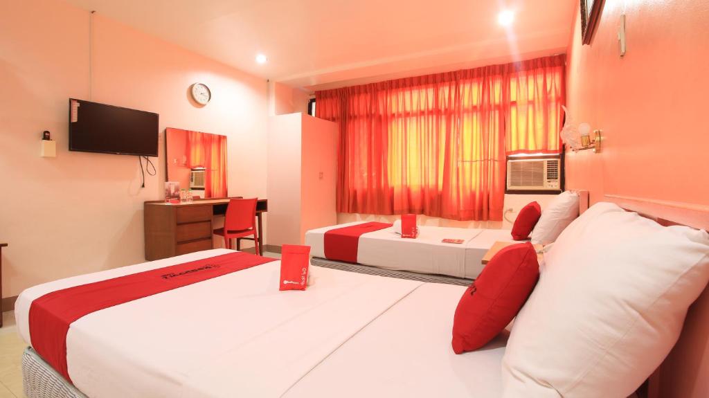 RedDoorz Plus @ Chinatown Binondo Room Type - RedDoorz Deluxe Twin