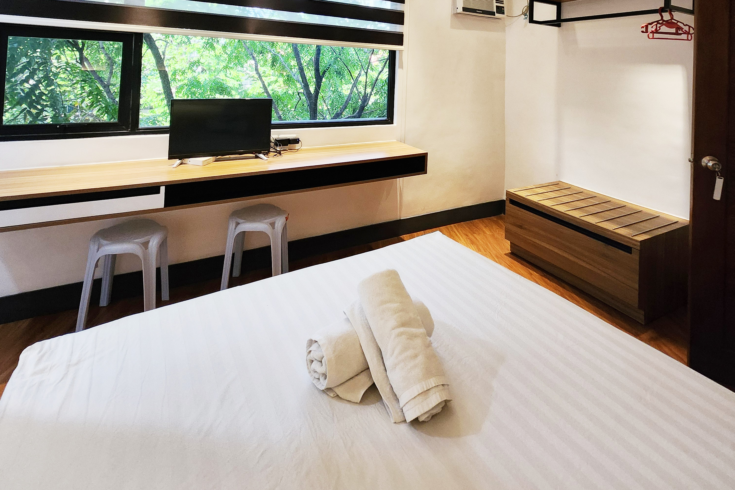 Boulevard Pension Hotel Cebu Room Type - Deluxe Queen Room