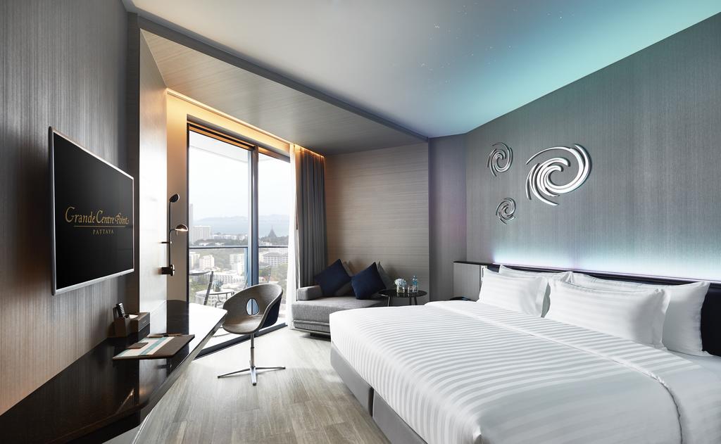 Grande Centre Point Pattaya Room Type - Deluxe Seaview Room