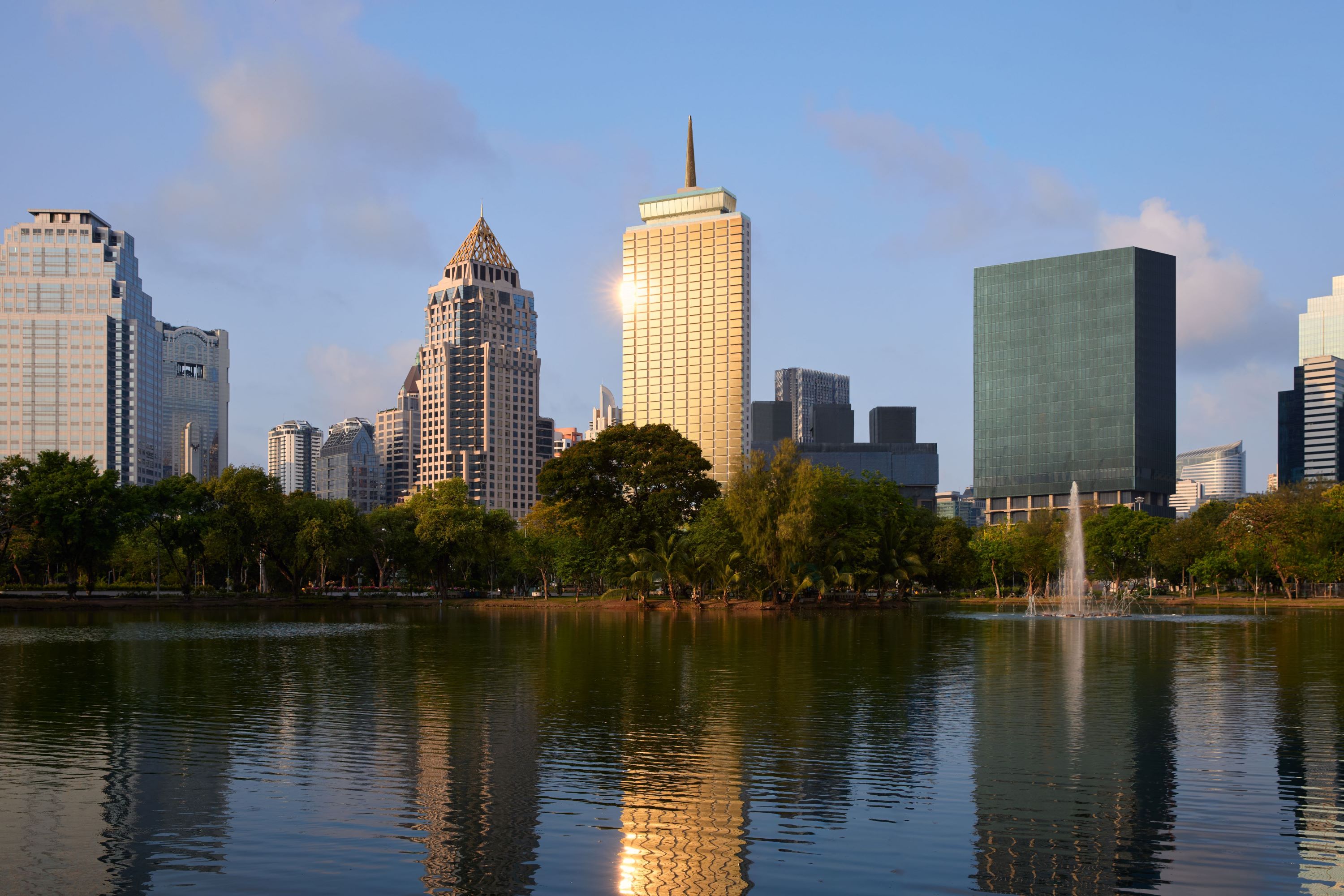 Khách sạn Dusit Thani Bangkok