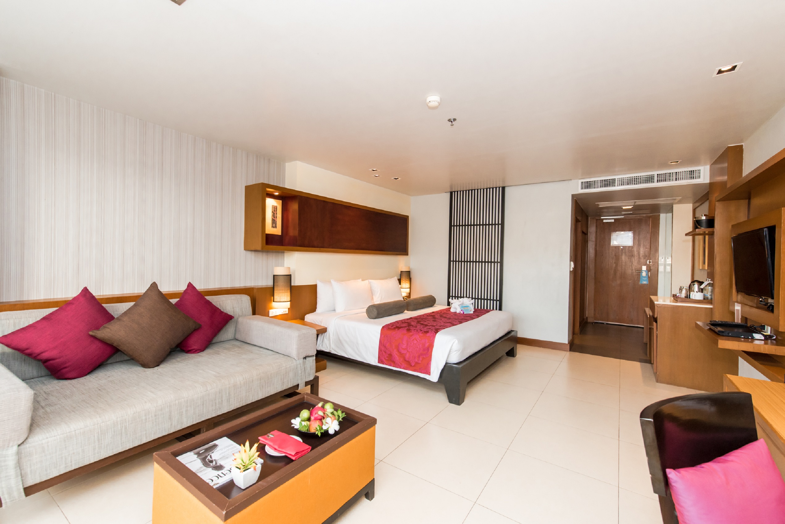 Ashlee Hub Hotel Patong - Tap to explore photos