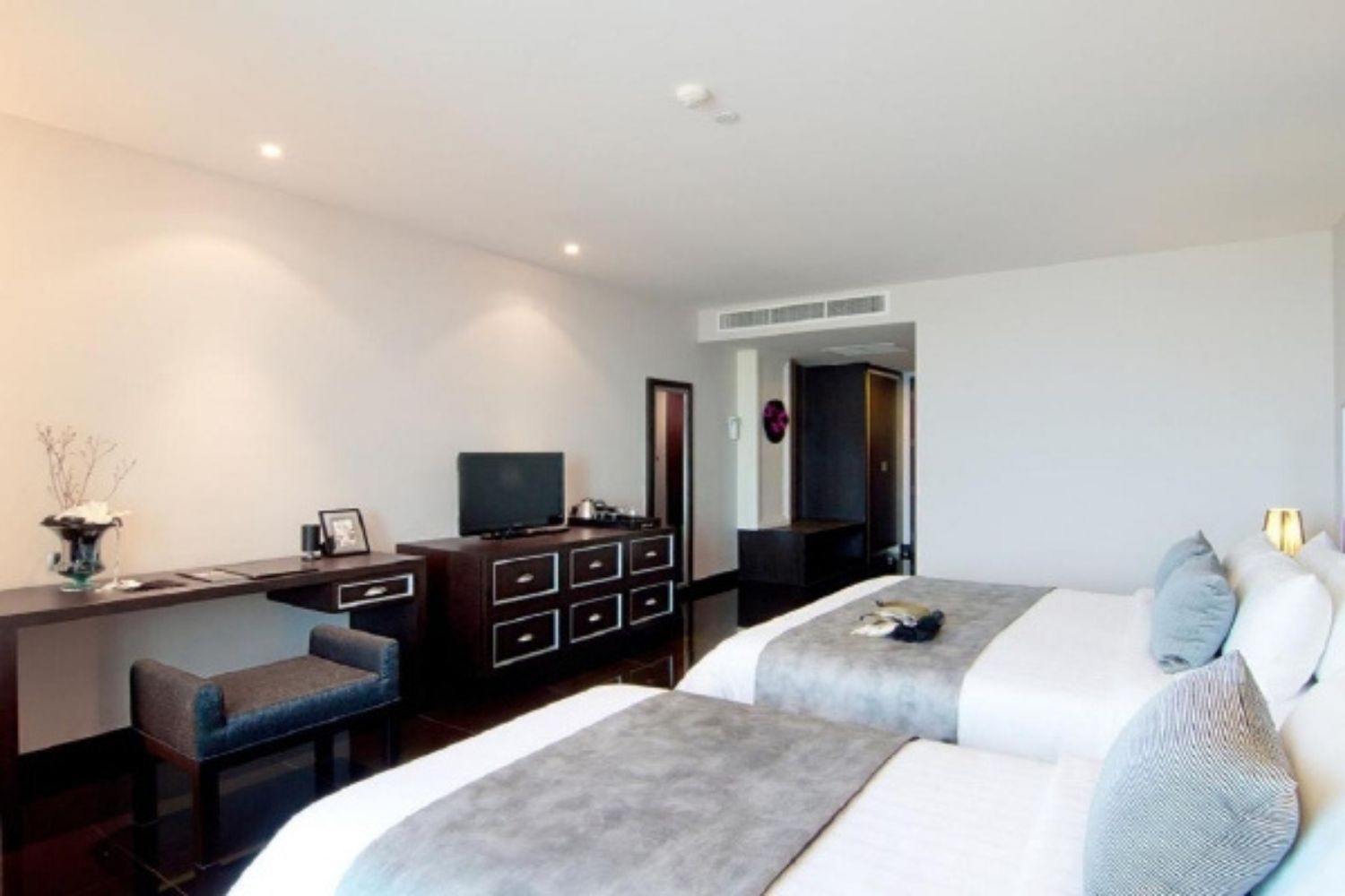 Way Hotel Pattaya Room Type - Superior City View