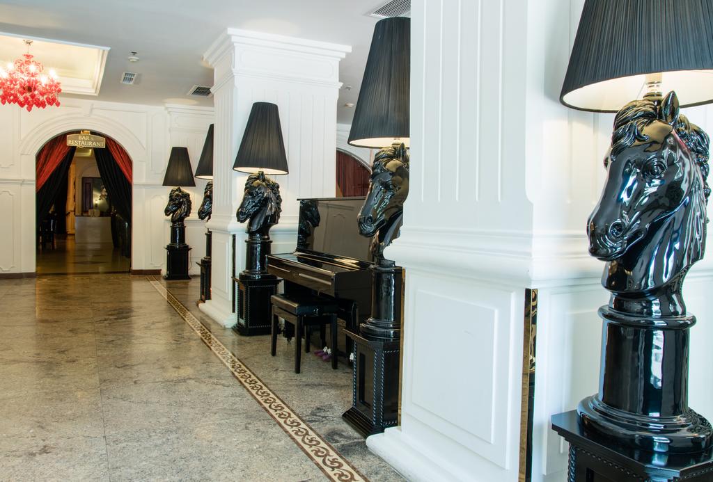 A and Em Signature Hotel