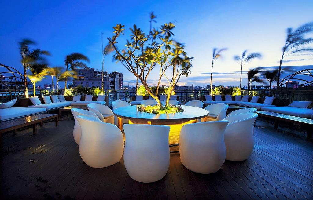 A and Em Signature Hotel