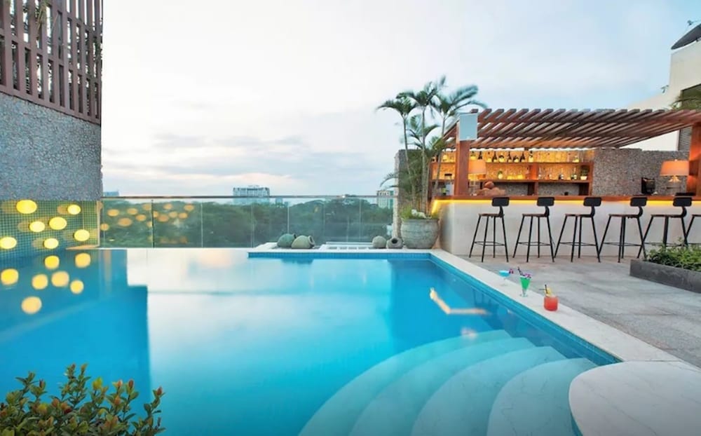 A and Em Signature Hotel