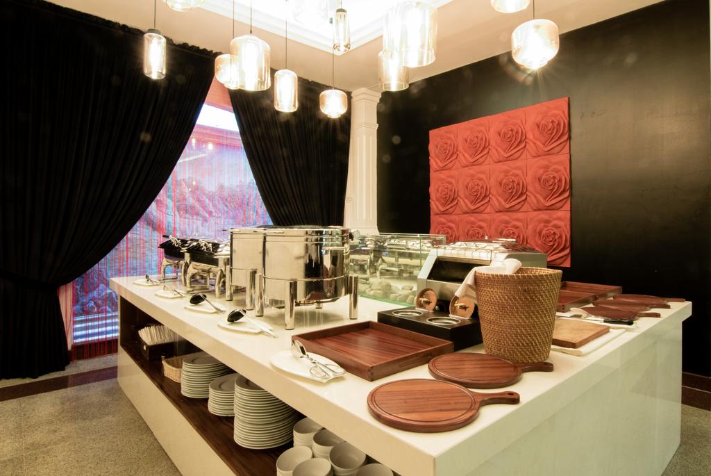 A and Em Signature Hotel