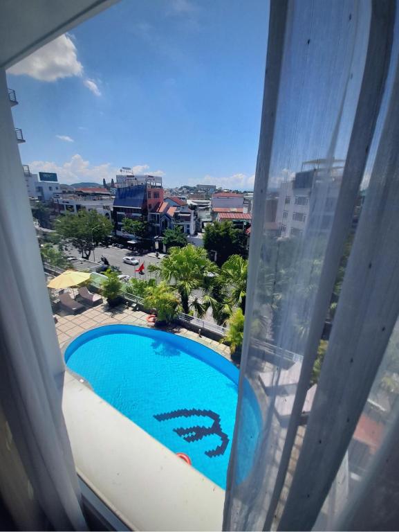 Mondial Hotel Hue Room Type - Superior Pool View