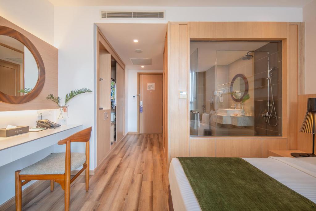 Starcity Bayfront Nha Trang Hotel - Tap to explore photos