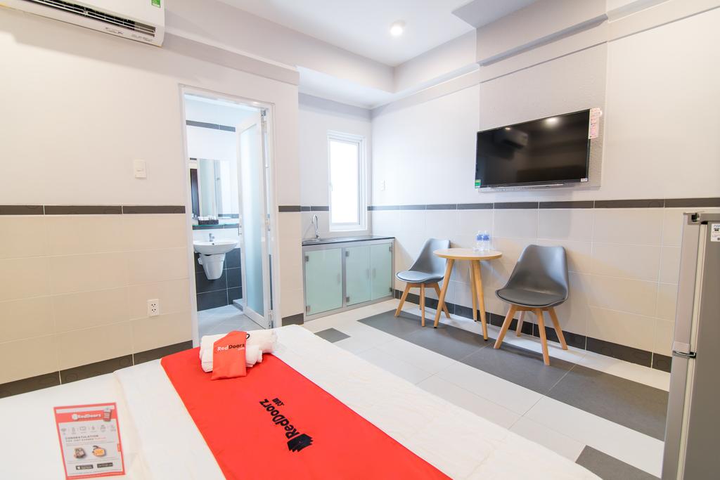 RedDoorz Plus Near Lotte Mart D7