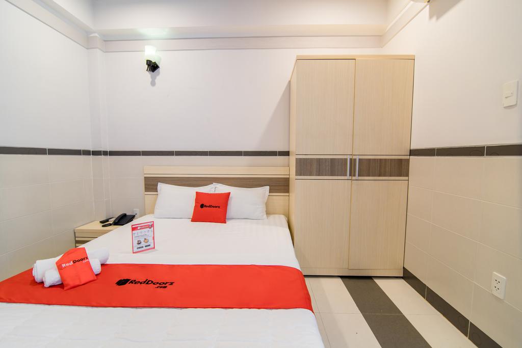 RedDoorz Plus Near Lotte Mart D7