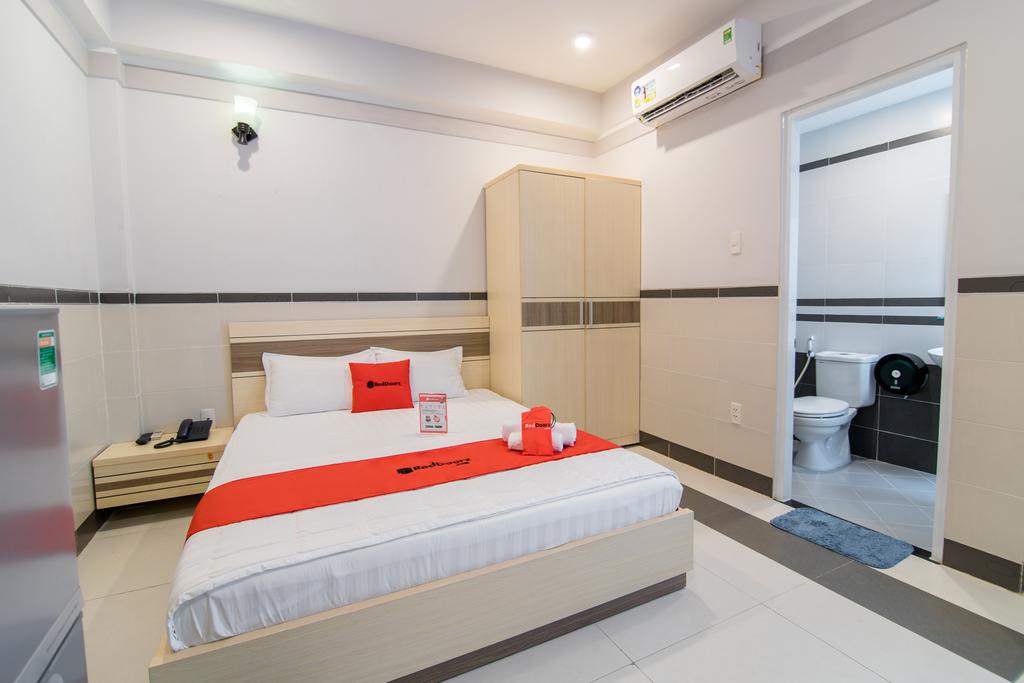 RedDoorz Plus Near Lotte Mart D7