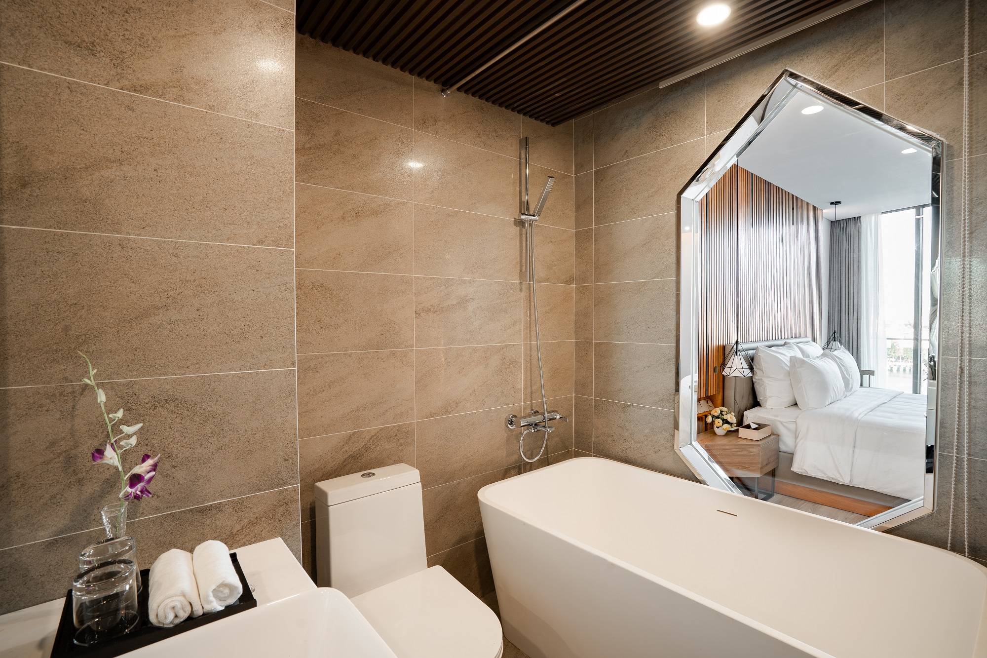 Haian Riverfront Hotel Da Nang Room Type - Deluxe Double Room, River View Haian Riverfront Hotel Da Nang Room Type - Deluxe Double Room, River View