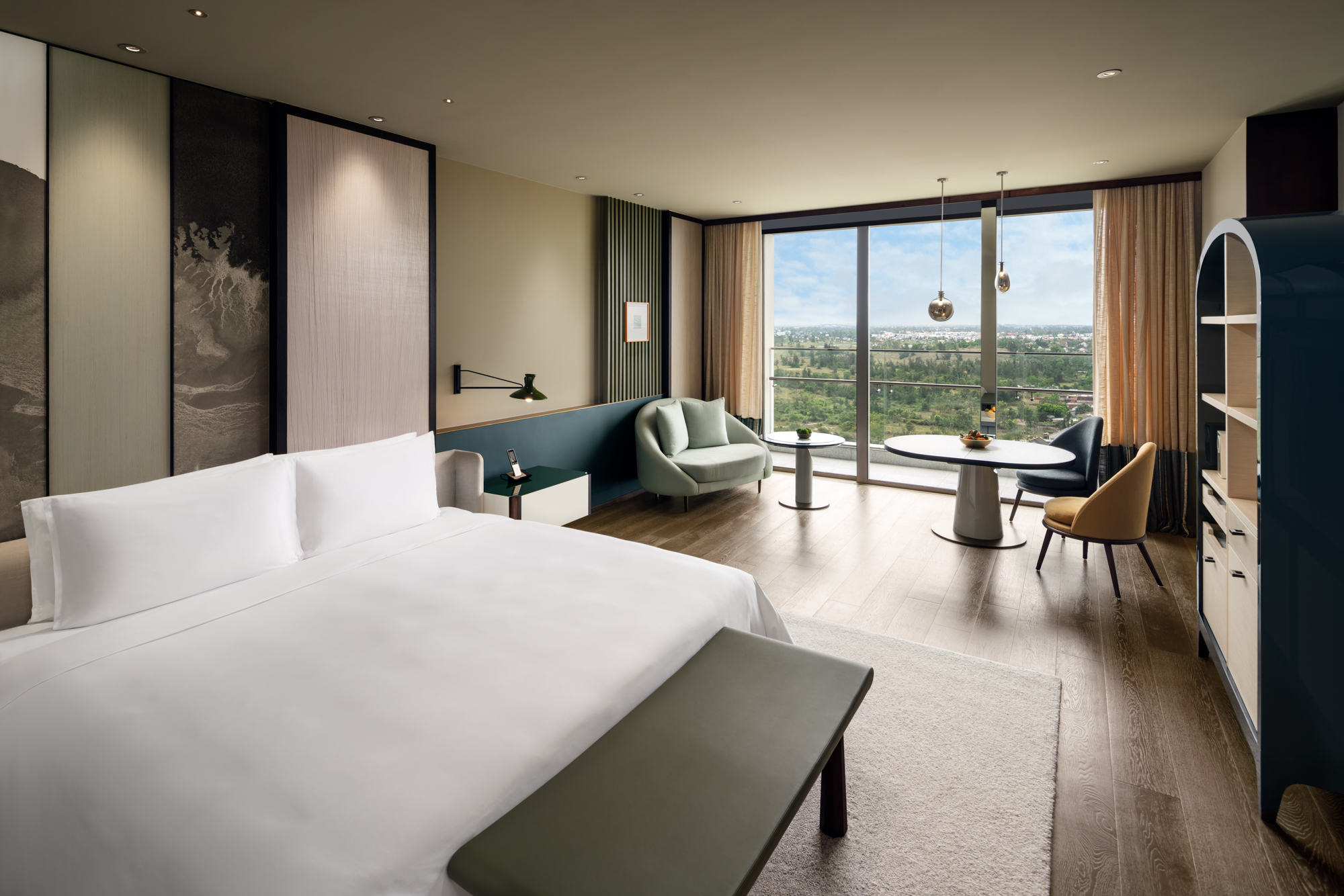DELUXE OCEAN VIEW KING