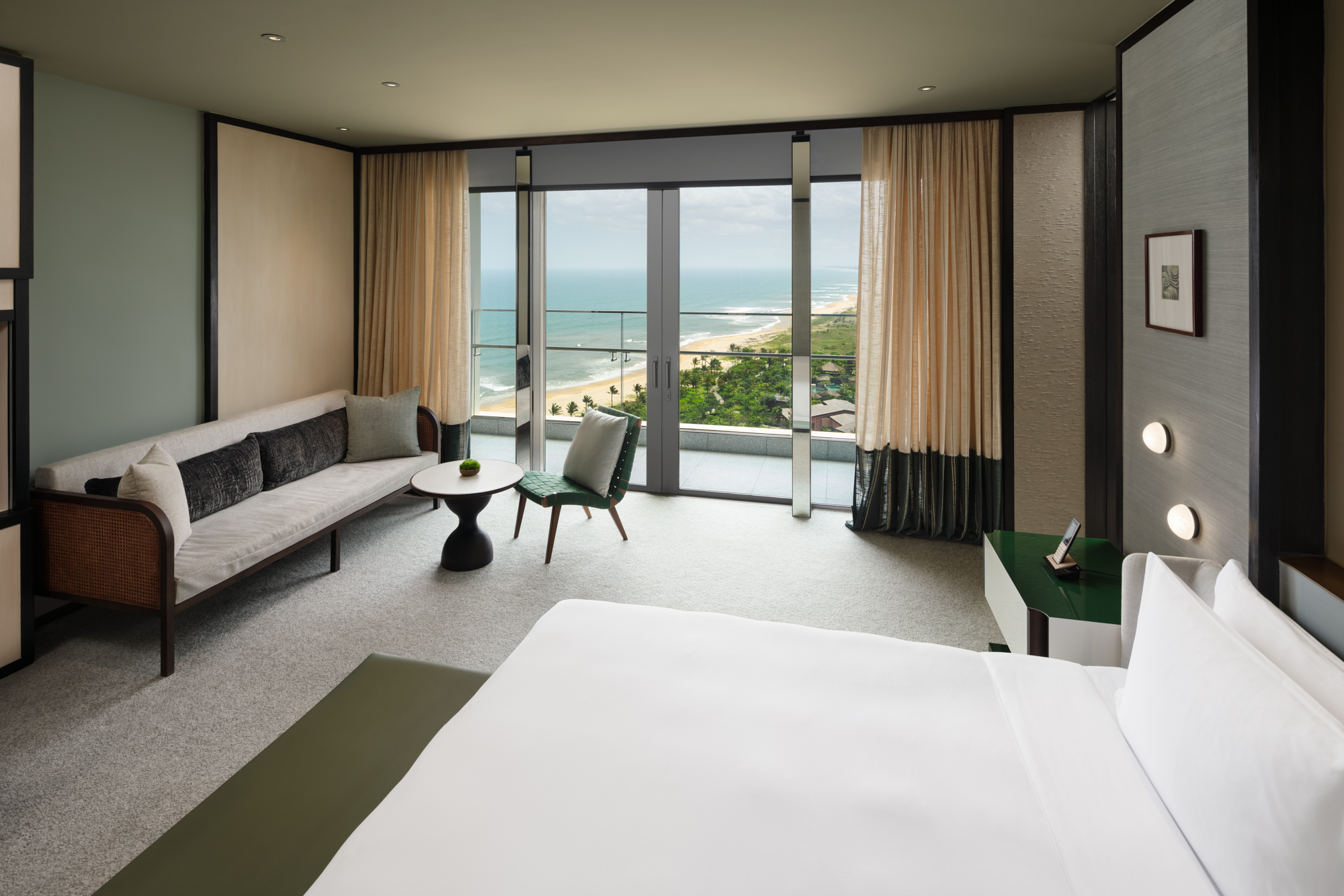 DELUXE OCEAN VIEW SUITE