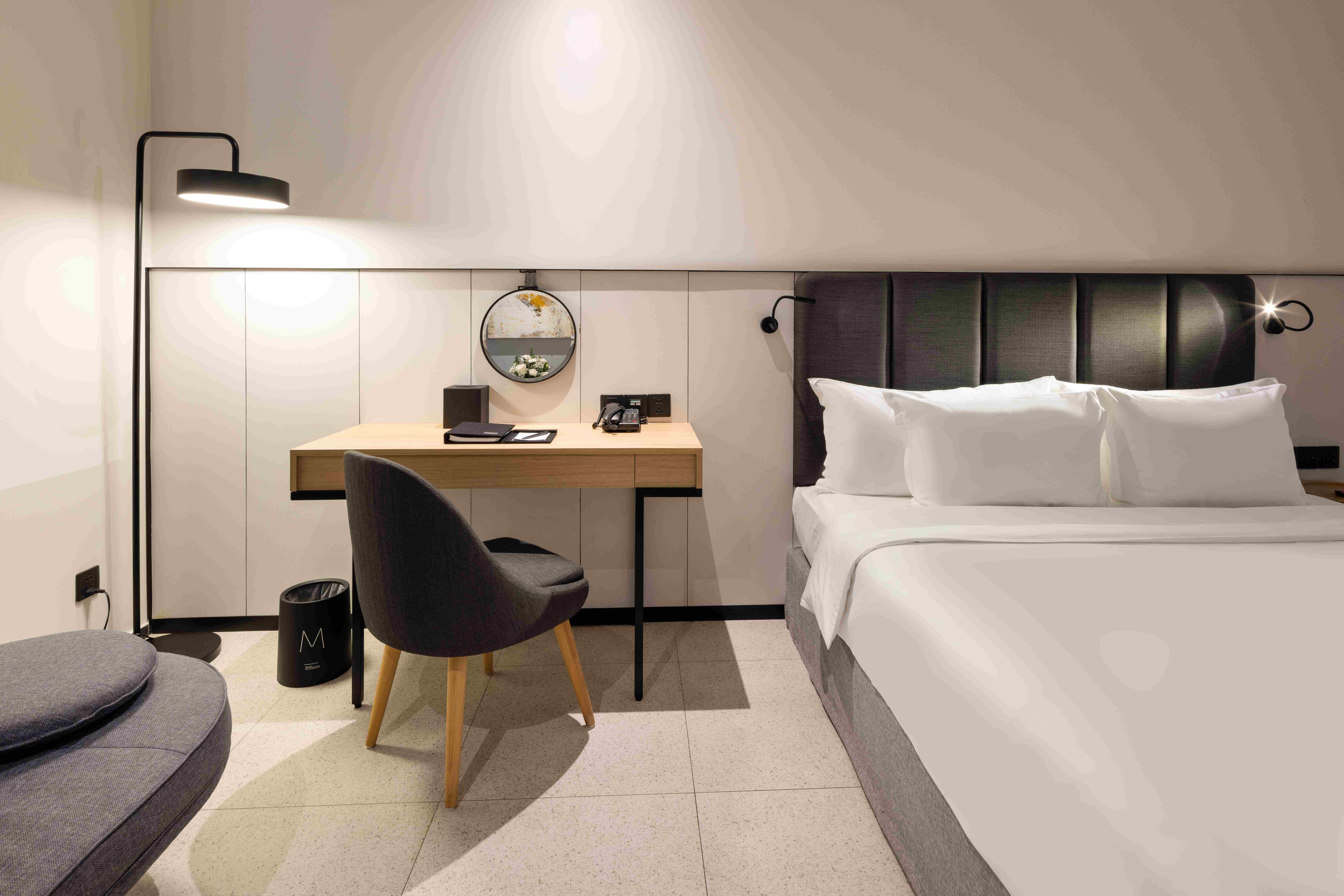 DELUXE EXECUTIVE KING