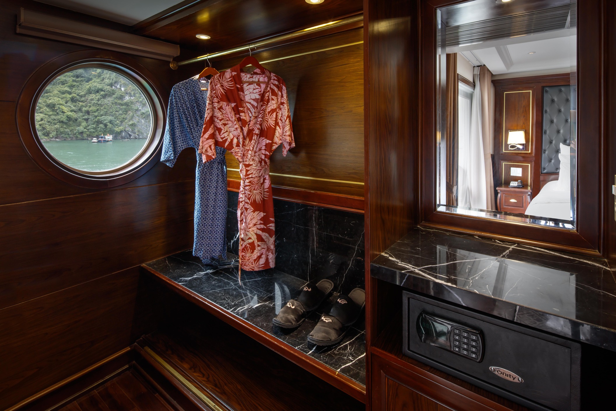 Paradise Elegance Cruise Halong