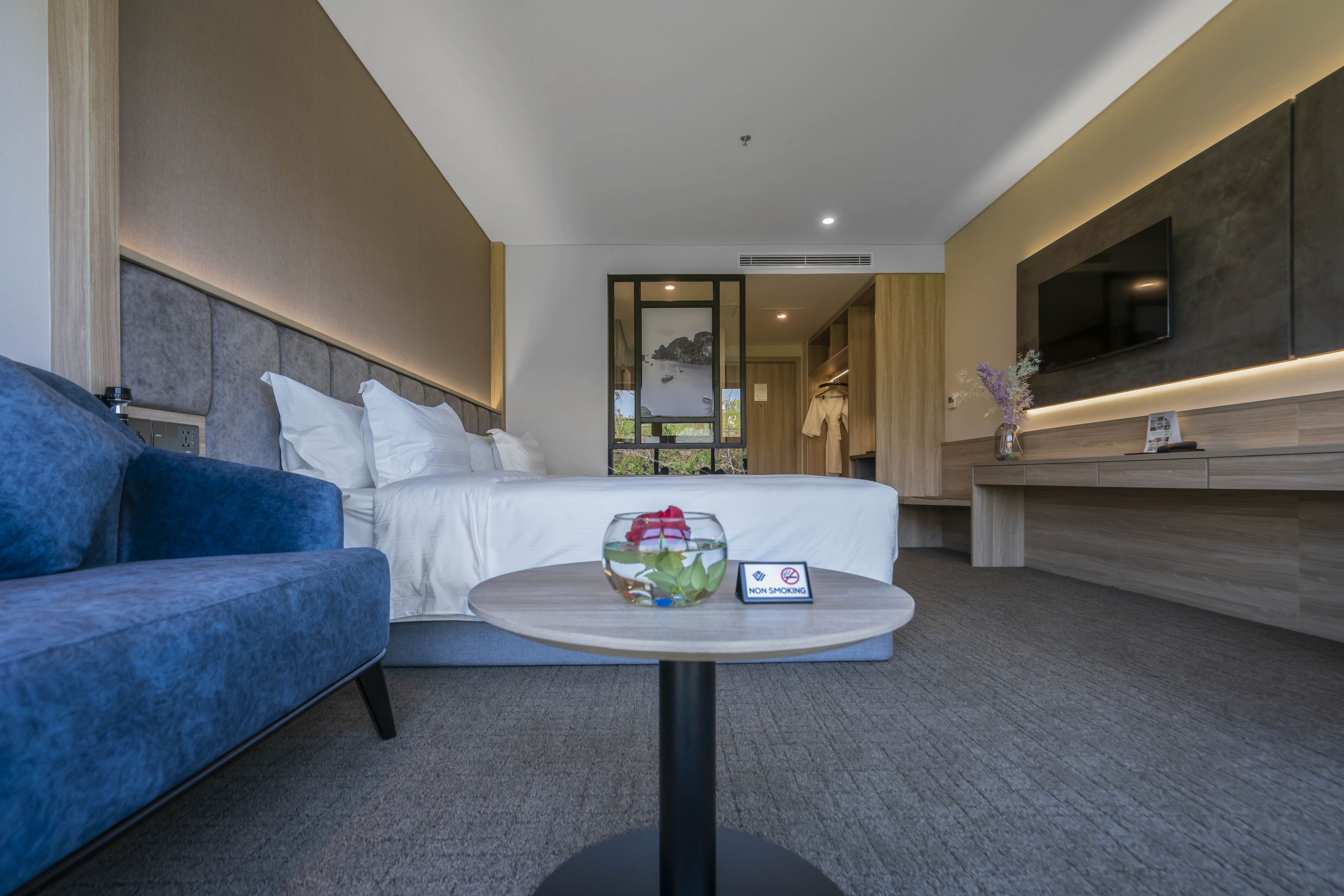 Wyndham Garden Legend Halong - Tap to explore photos
