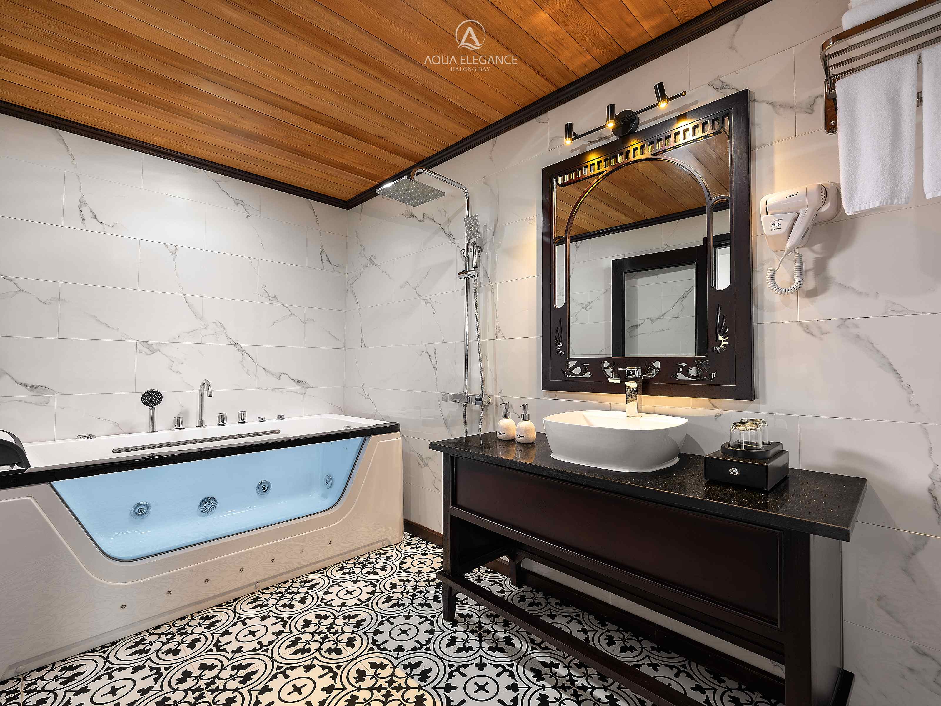 Aqua Elegance Cruise