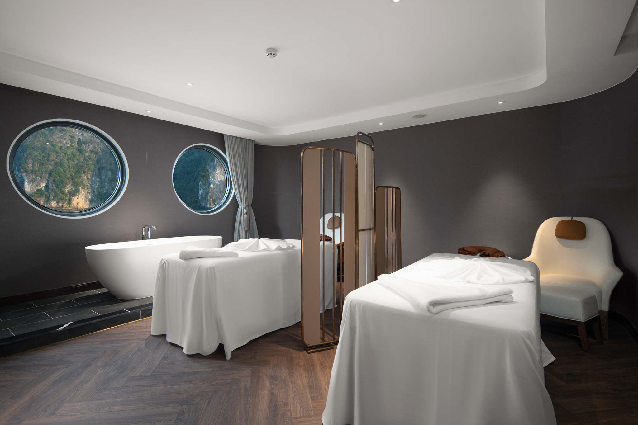 Grand Pioneers Halong Bay Cruise 1