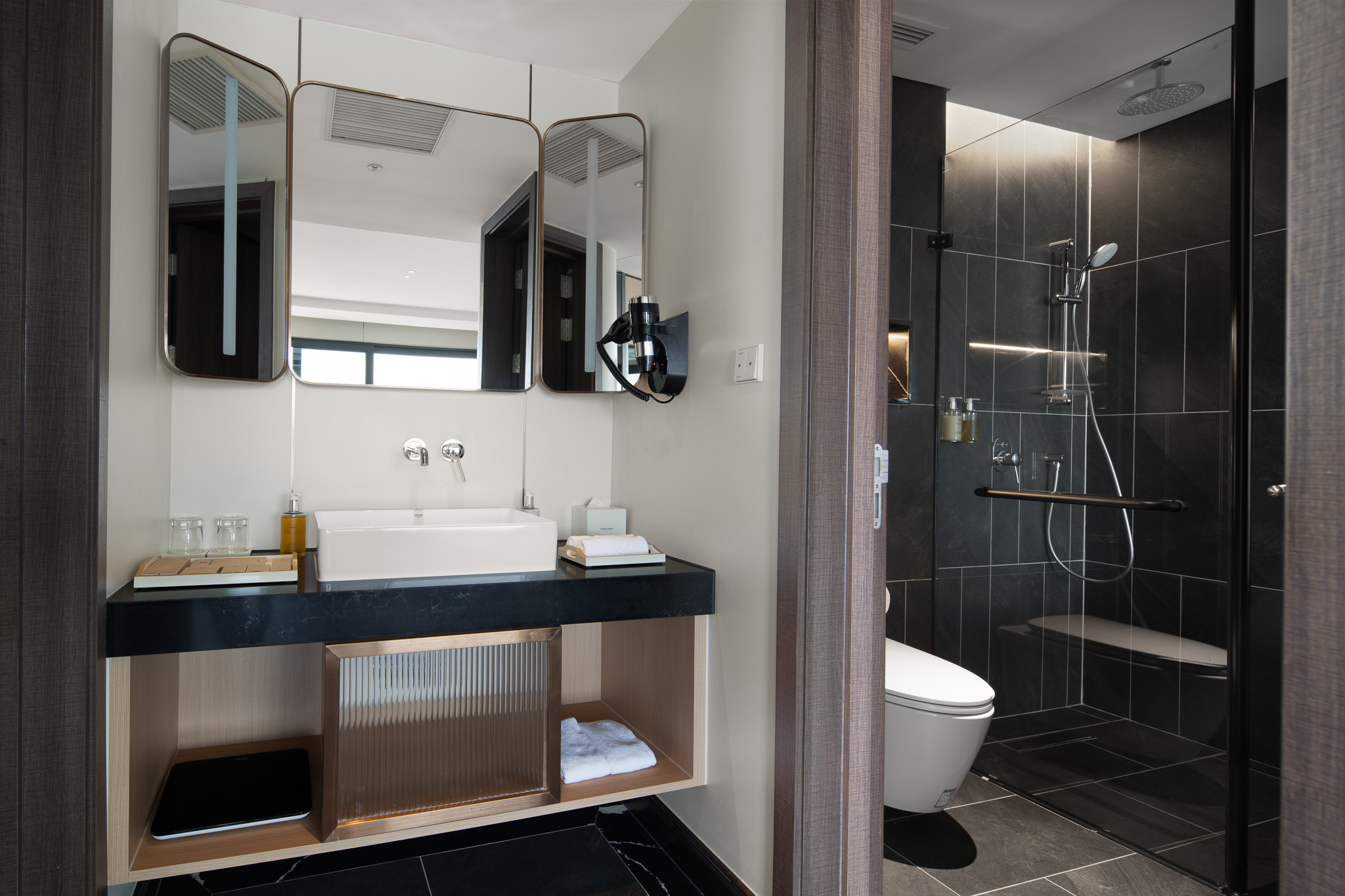 Grand Pioneers Halong Bay Cruise 1