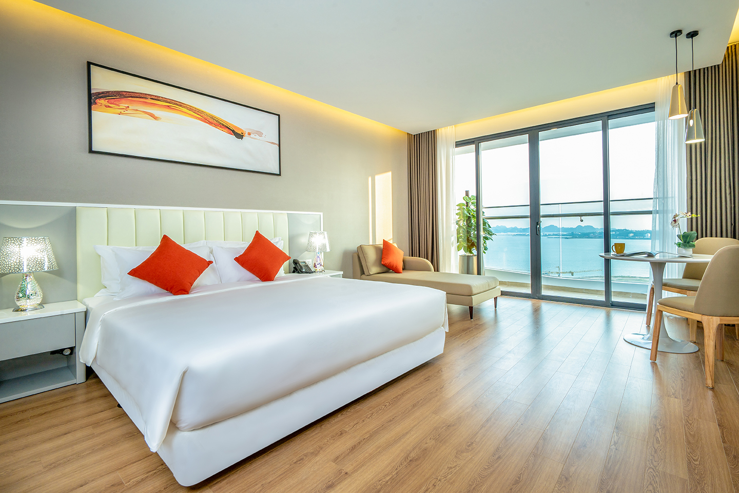 DeLaSea Ha Long Hotel - Modern Bayview Escape Room Type - Deluxe Ocean View King