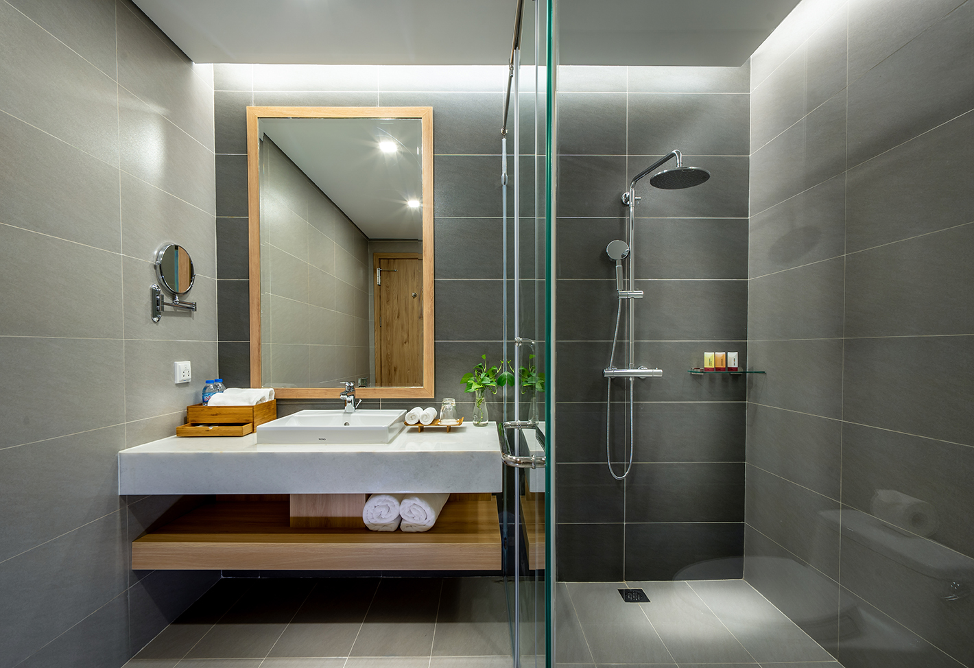 DeLaSea Ha Long Hotel - Modern Bayview Escape Room Type - Premium King Room