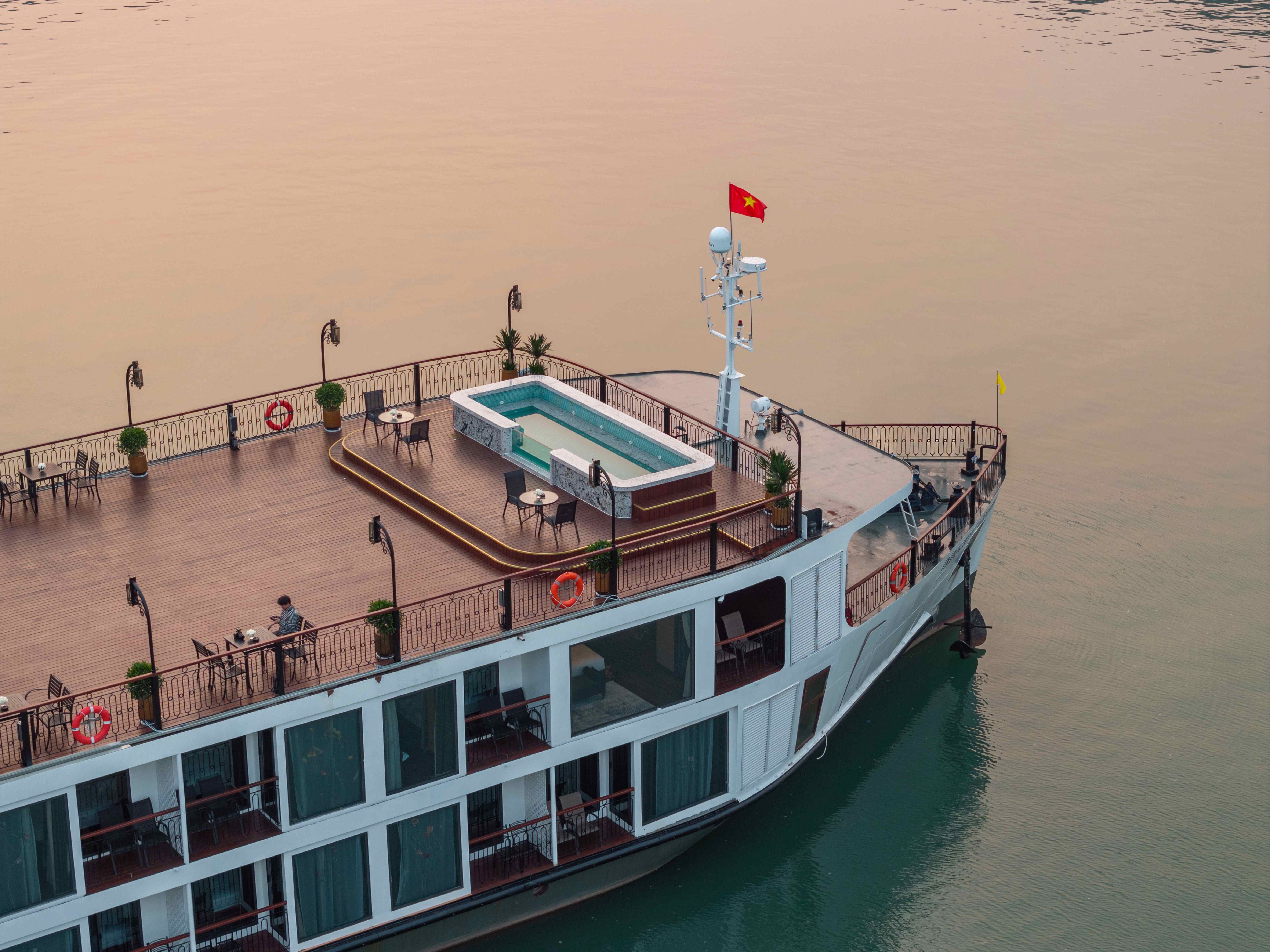 Indochine Grand Lan Ha Bay