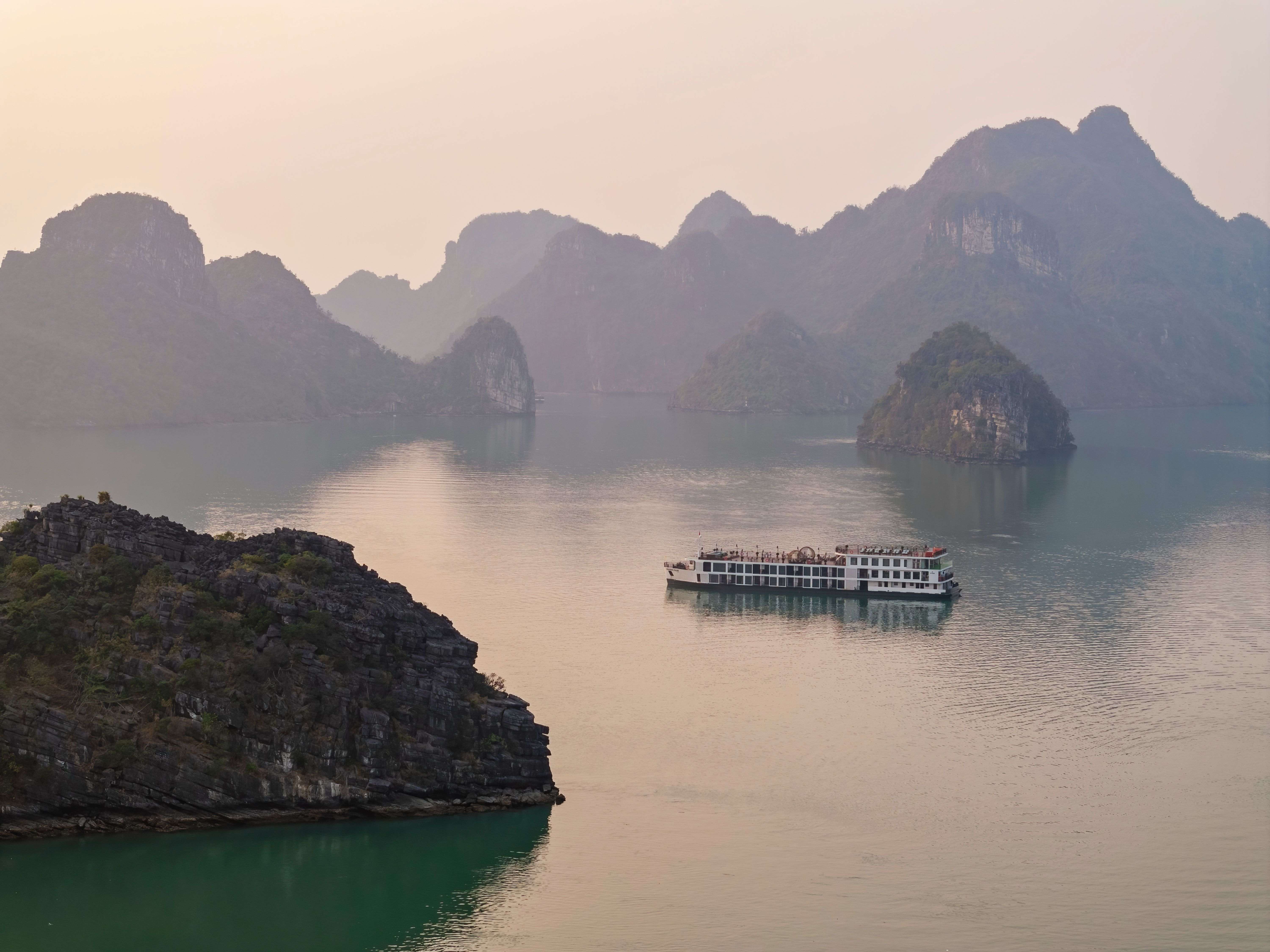 Indochine Grand Lan Ha Bay