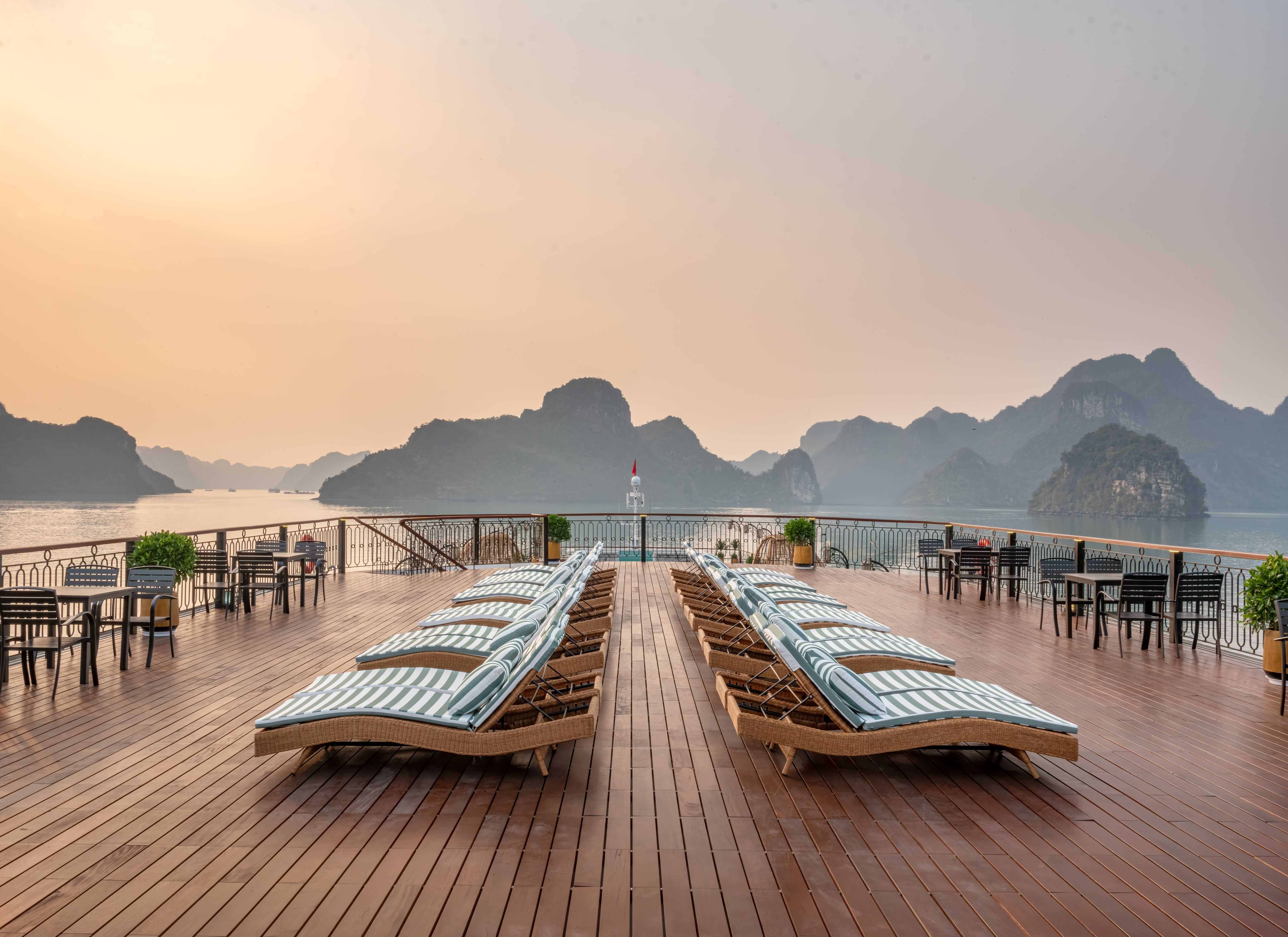 Indochine Grand Lan Ha Bay