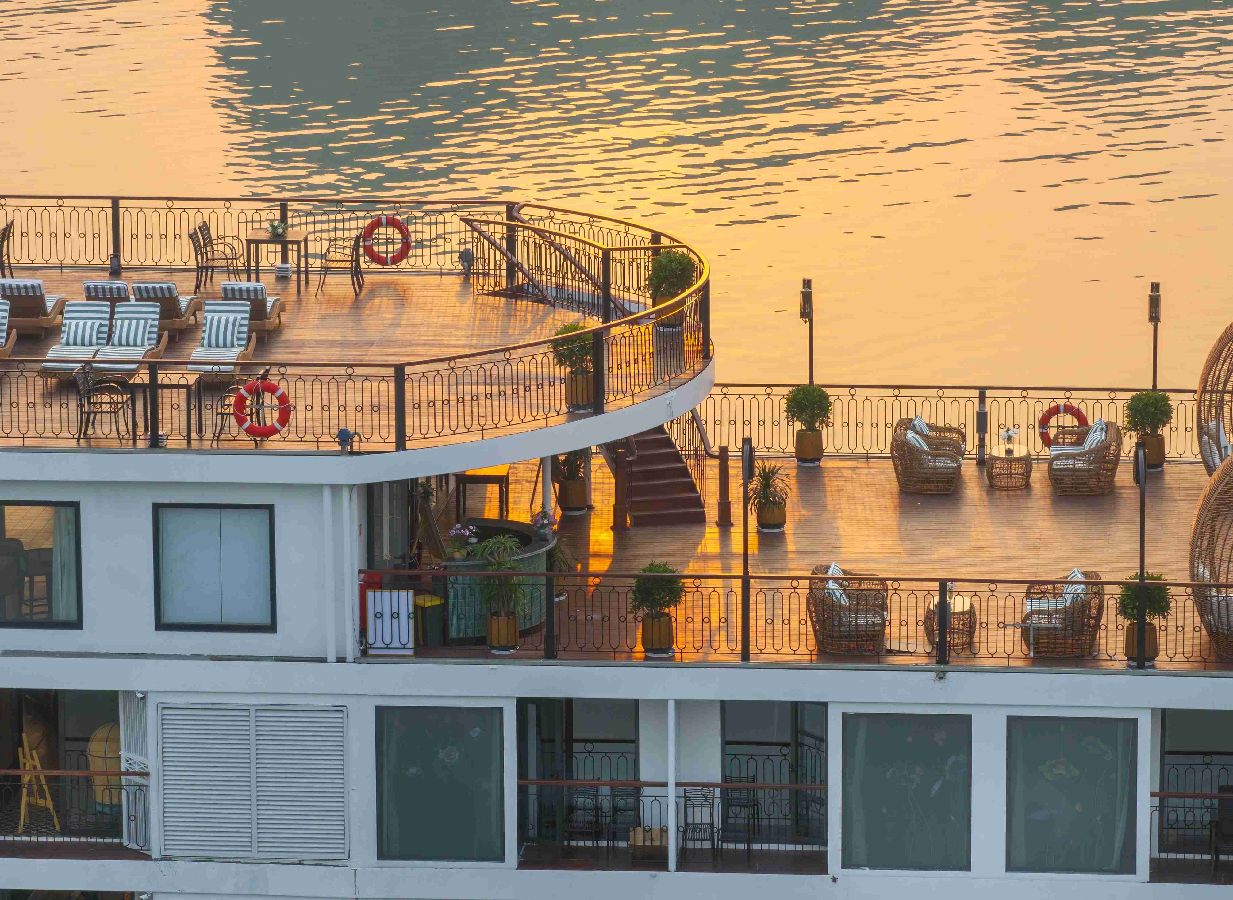 Indochine Grand Lan Ha Bay