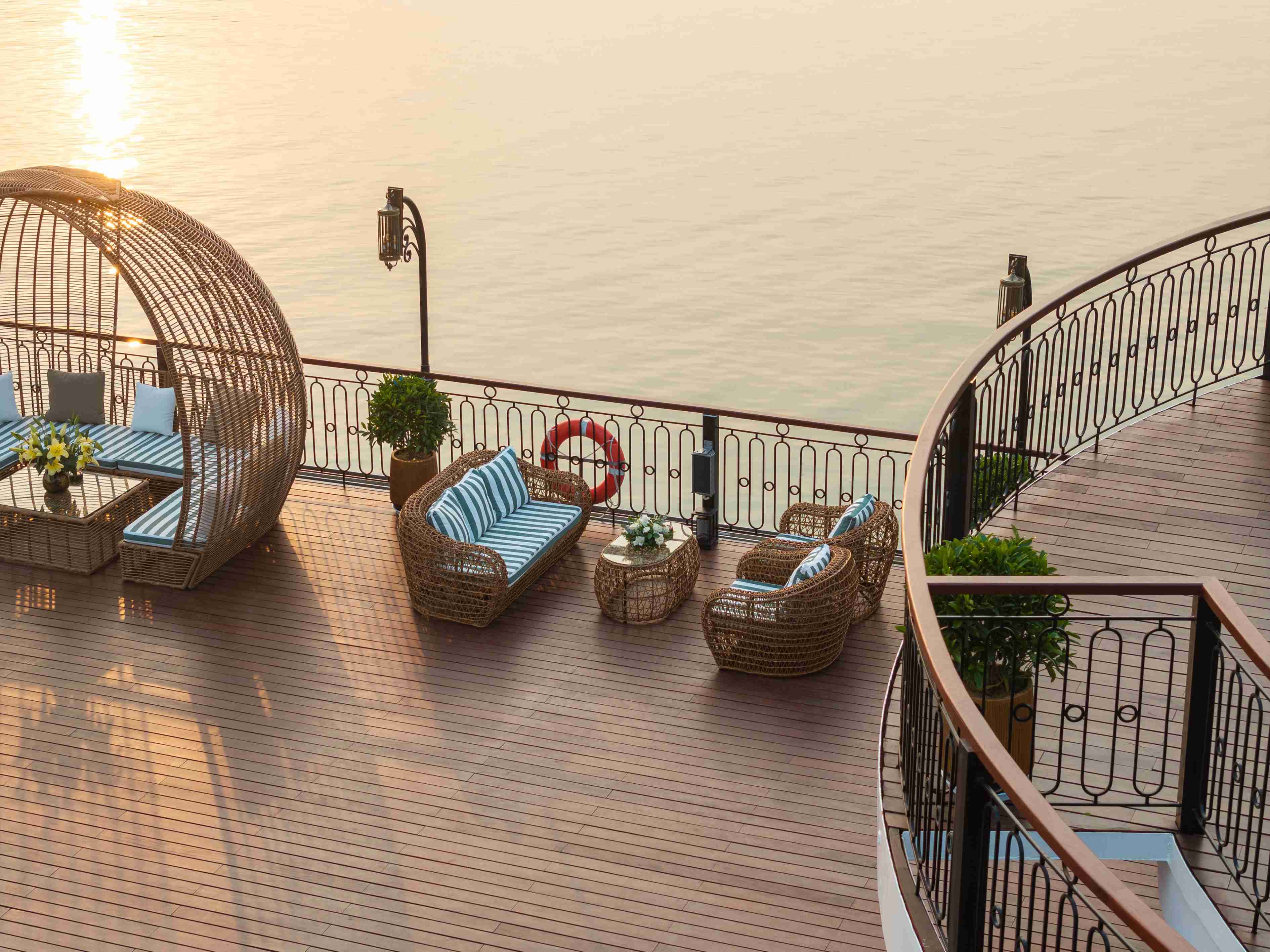 Indochine Grand Lan Ha Bay