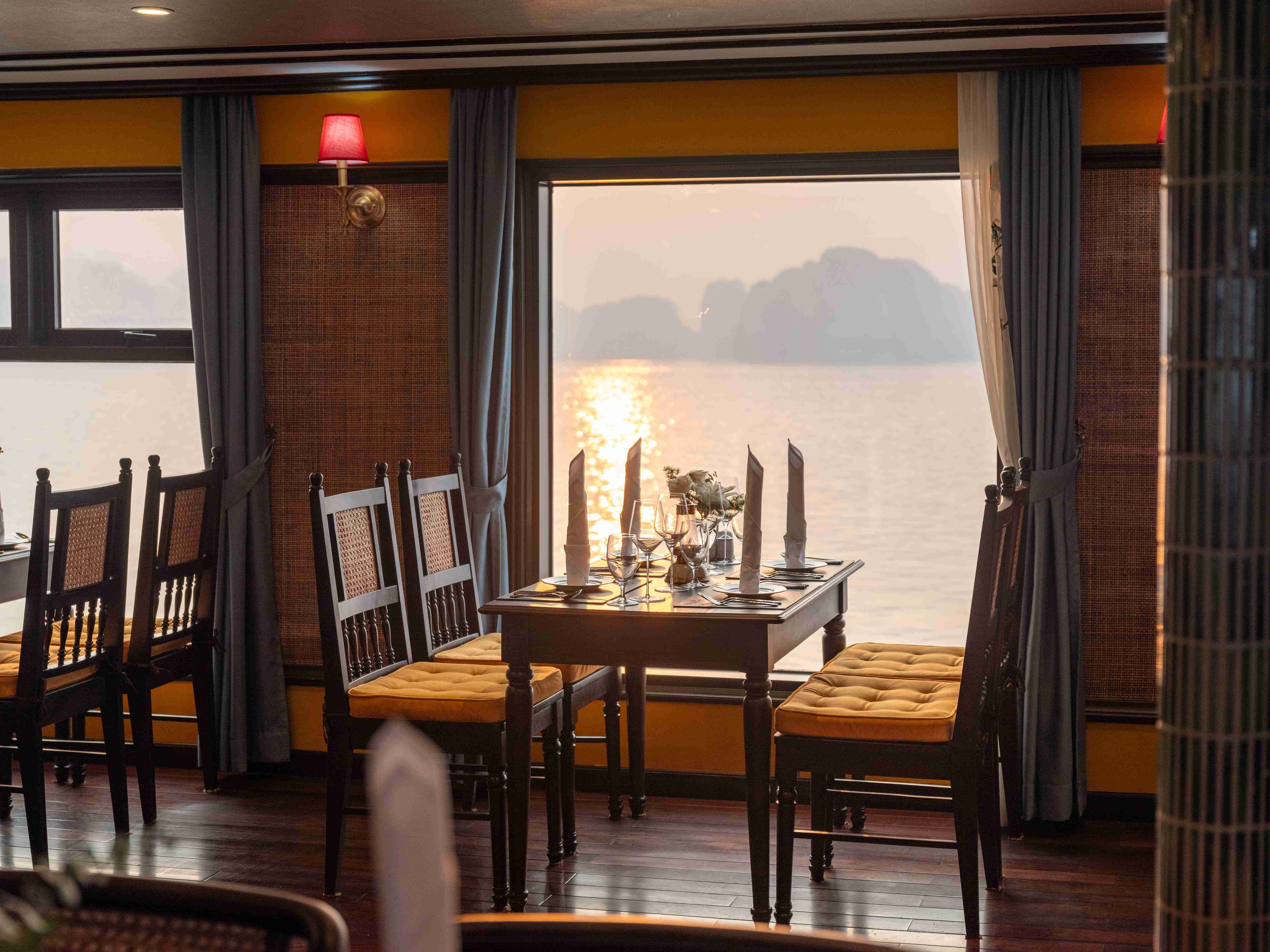 Indochine Grand Lan Ha Bay