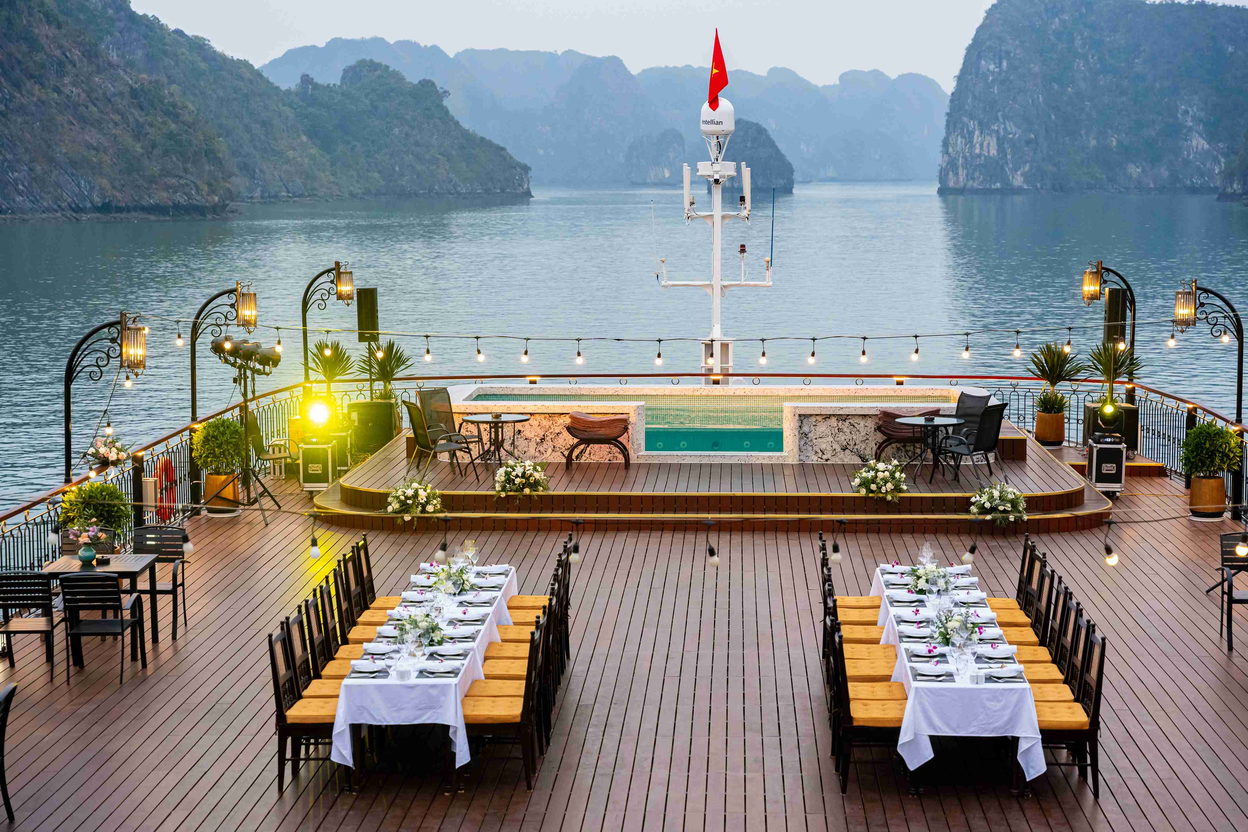 Indochine Grand Lan Ha Bay