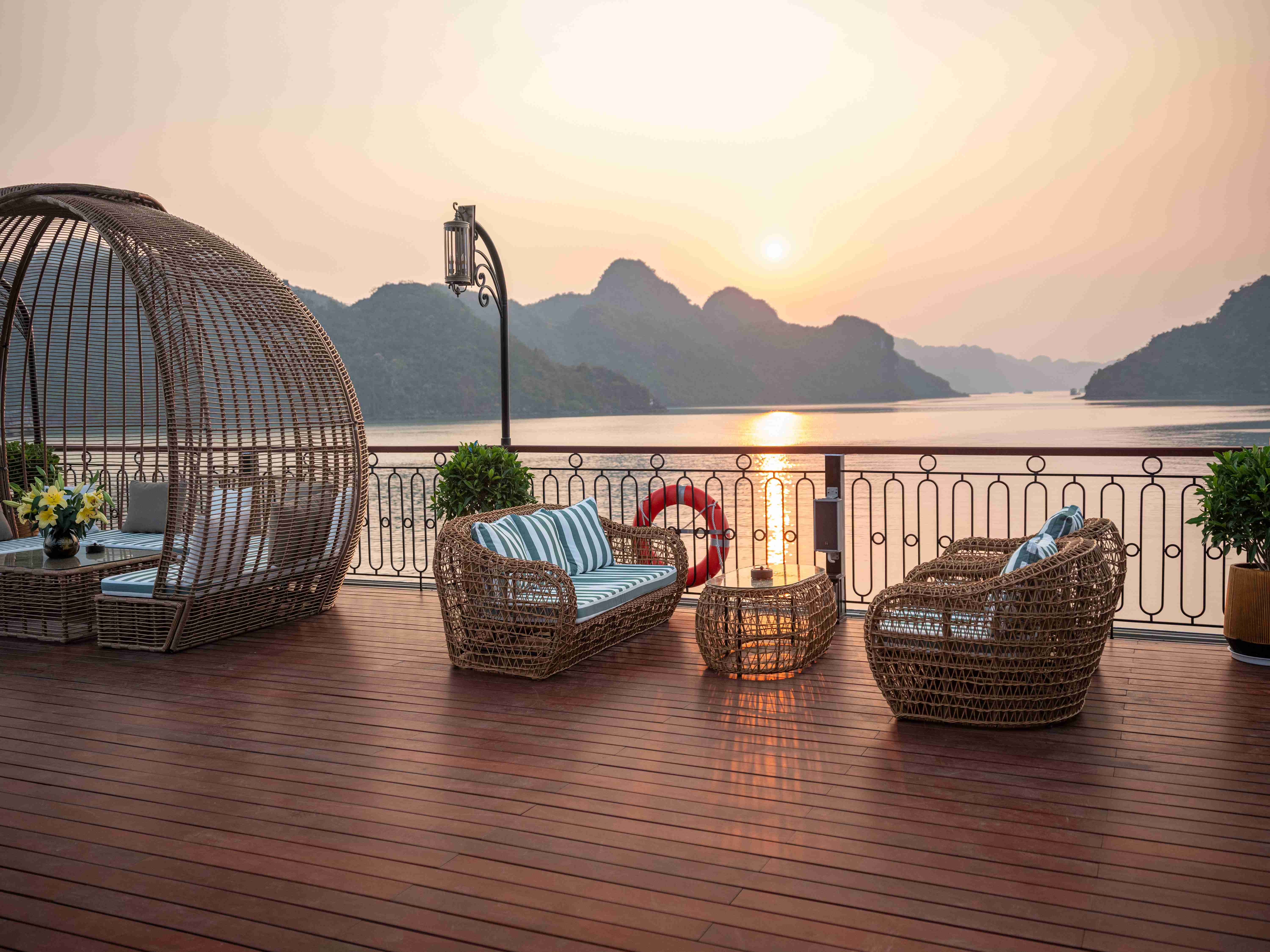 Indochine Grand Lan Ha Bay