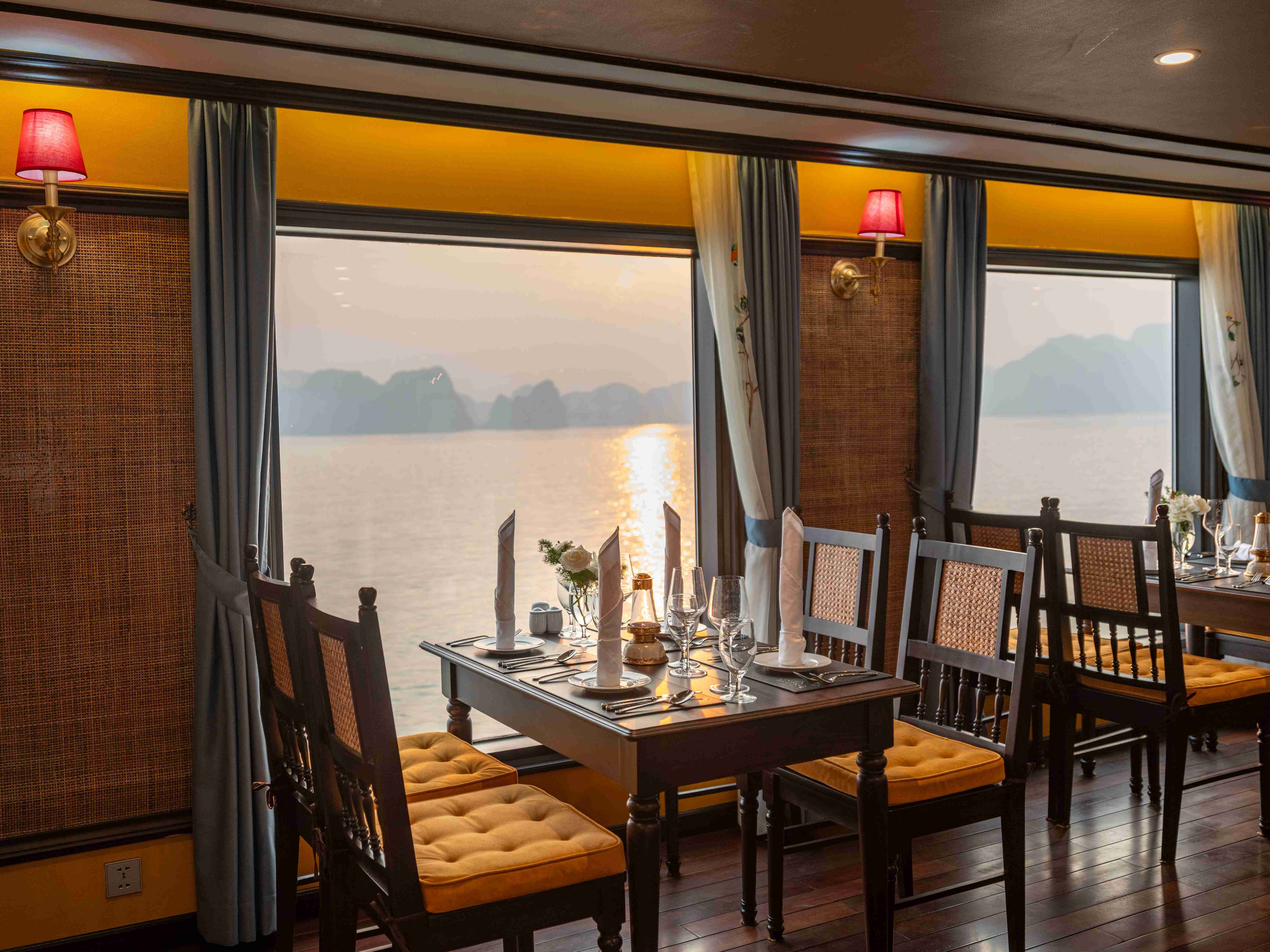 Indochine Grand Lan Ha Bay