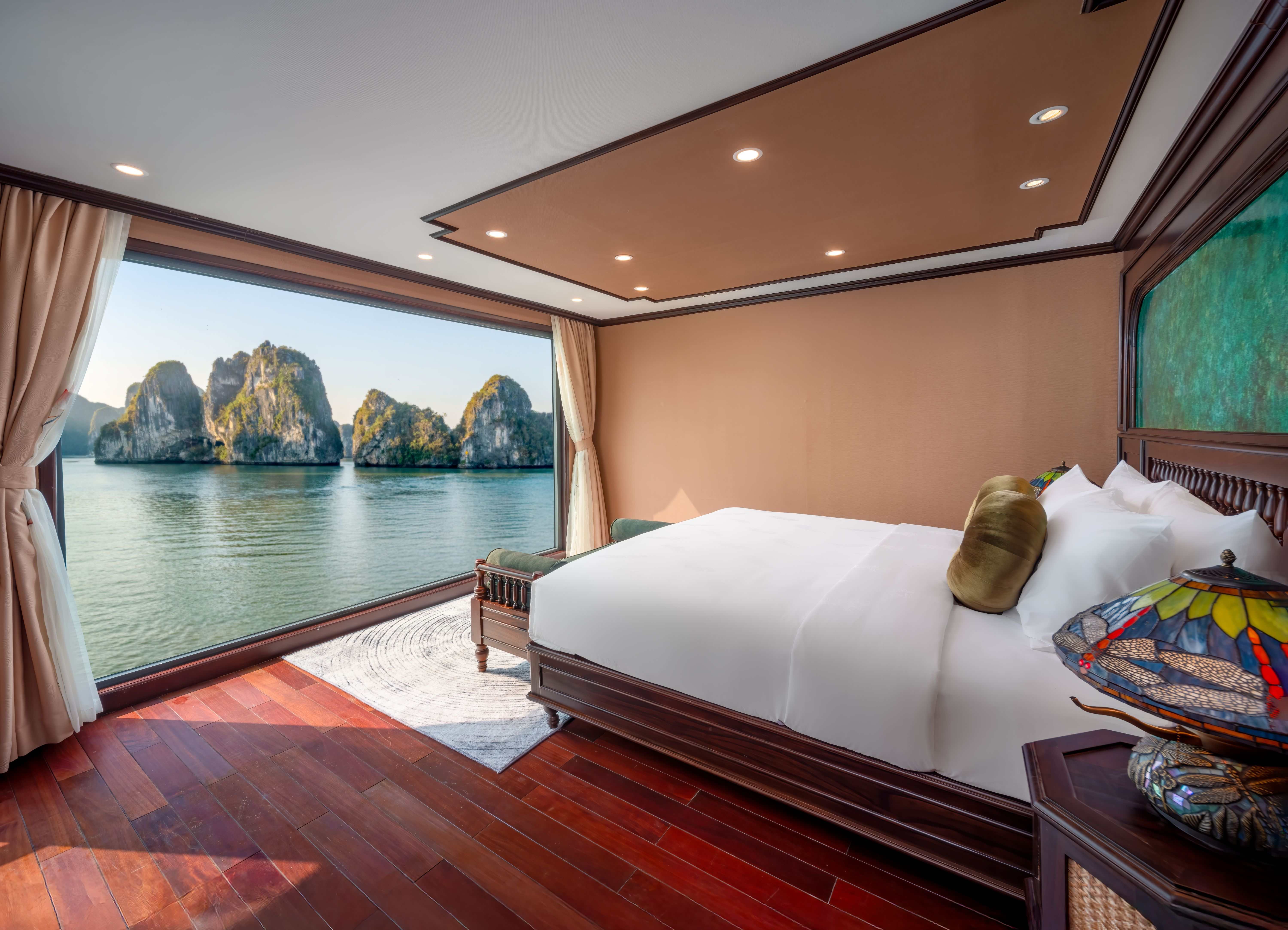 PRESIDENT SUITE DOUBLE OCEAN VIEW WITH BALCONY