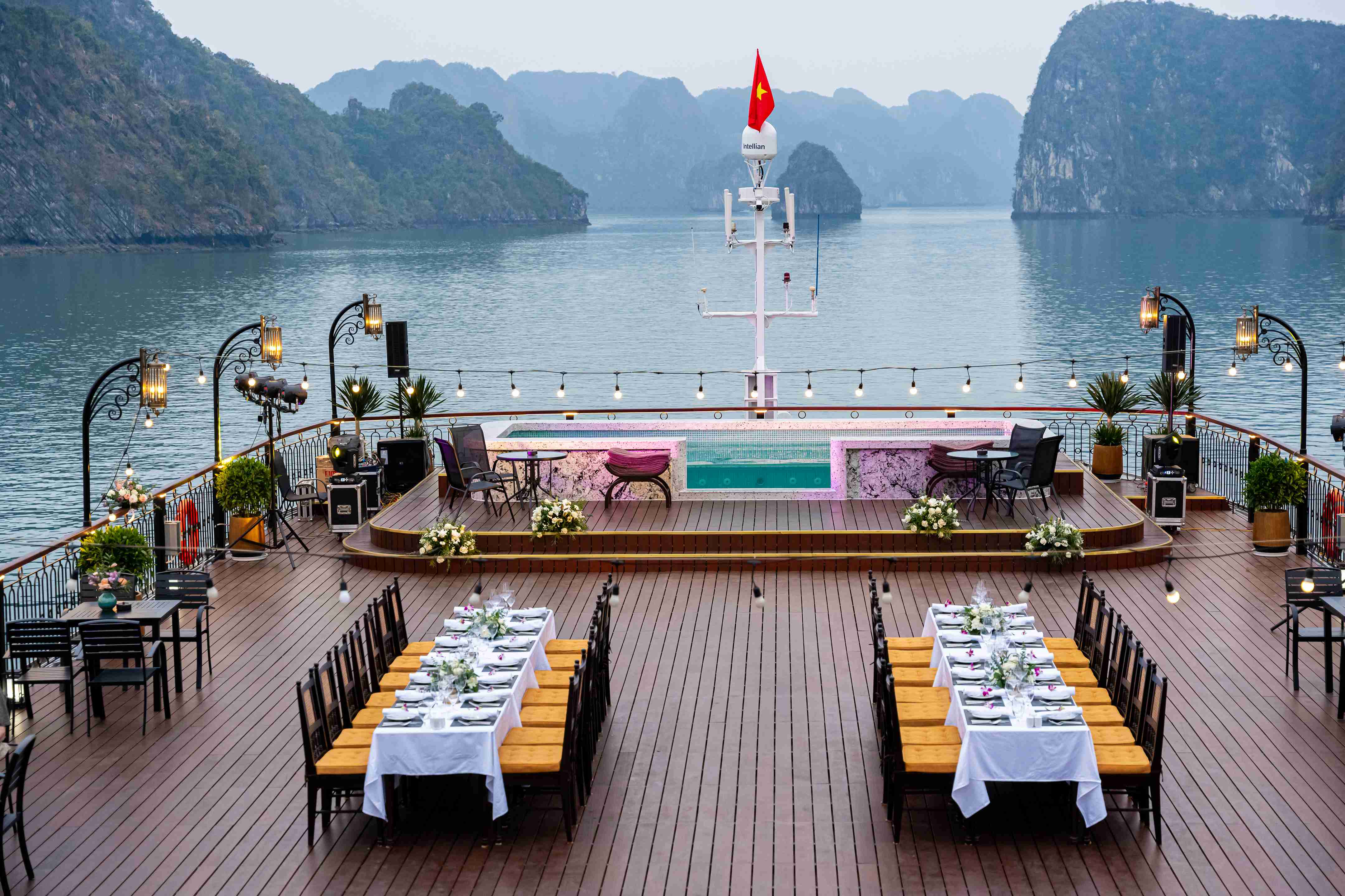 Indochine Grand Lan Ha Bay