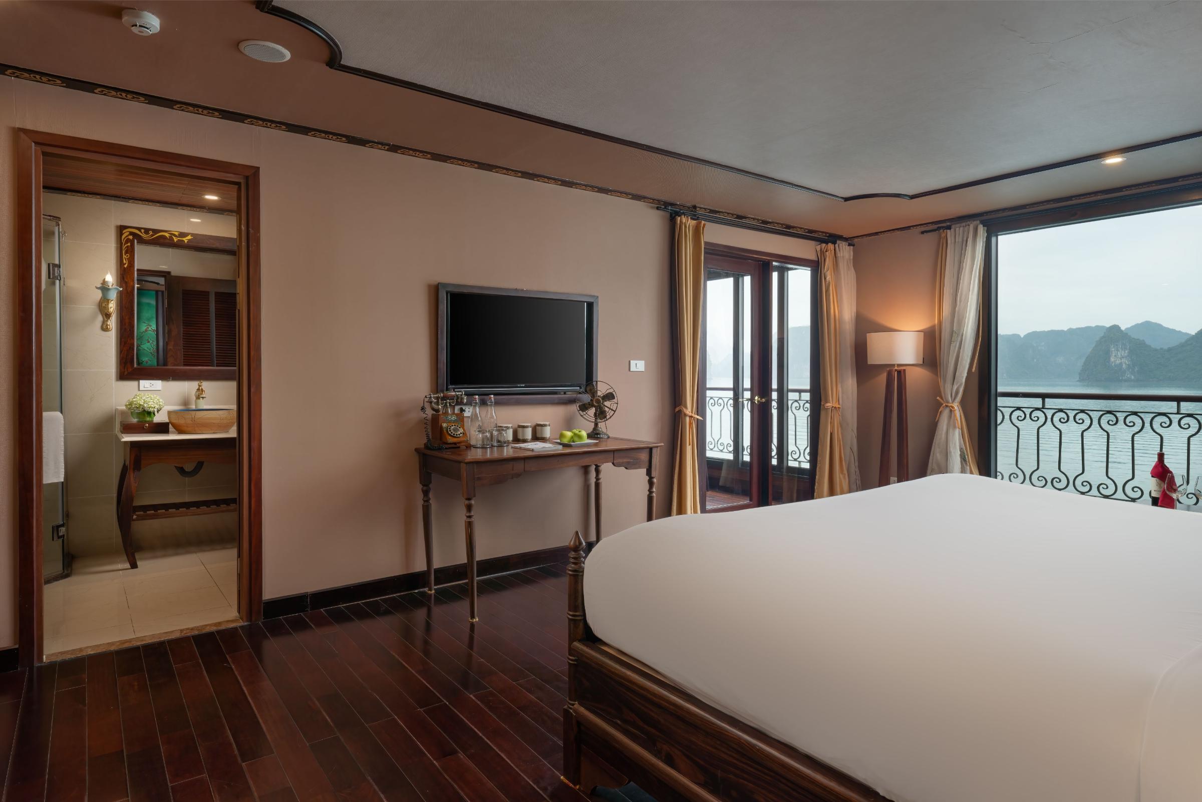 Indochine Cruise Lan Ha Bay