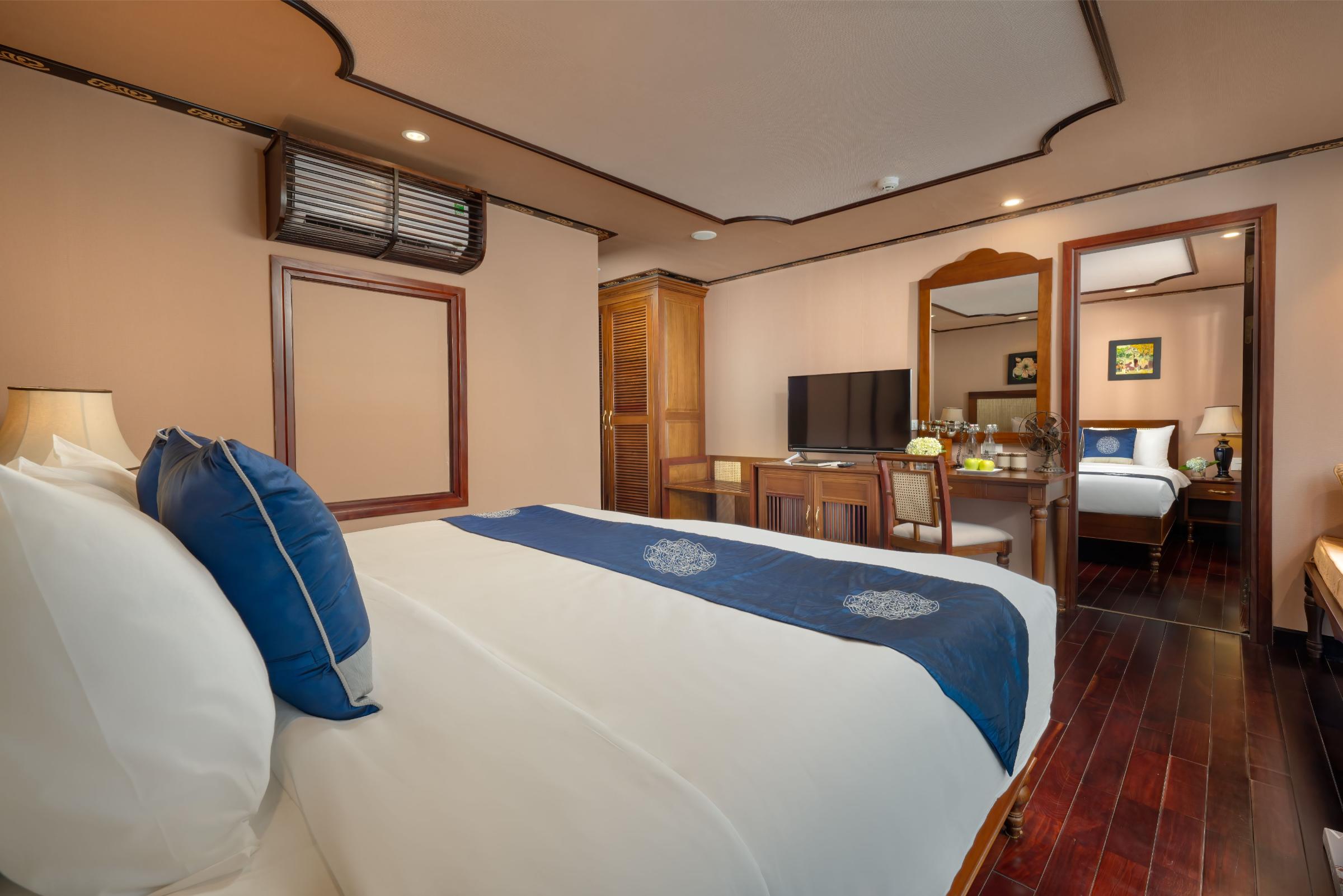 Indochine Cruise Lan Ha Bay