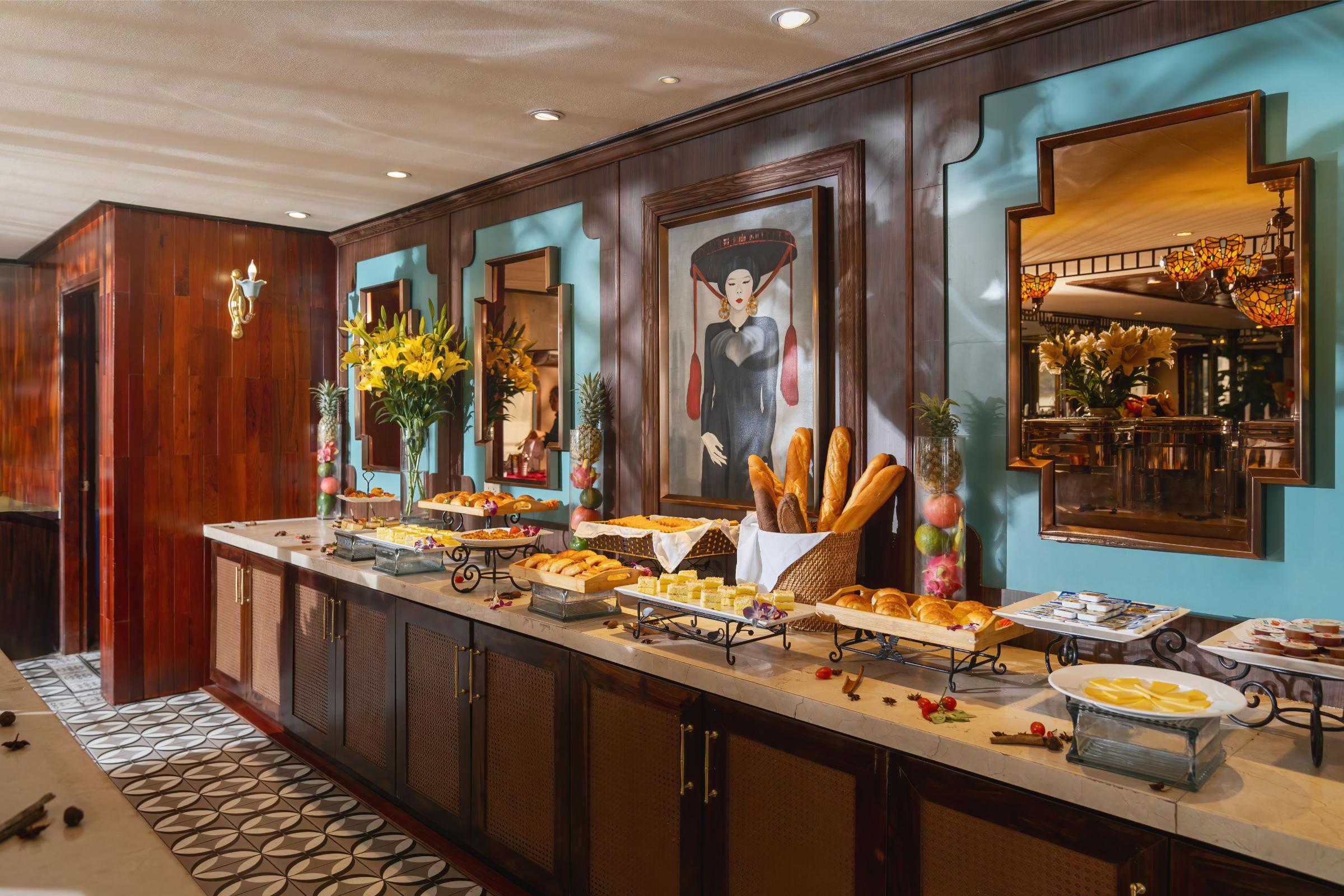 Indochine Cruise Lan Ha Bay