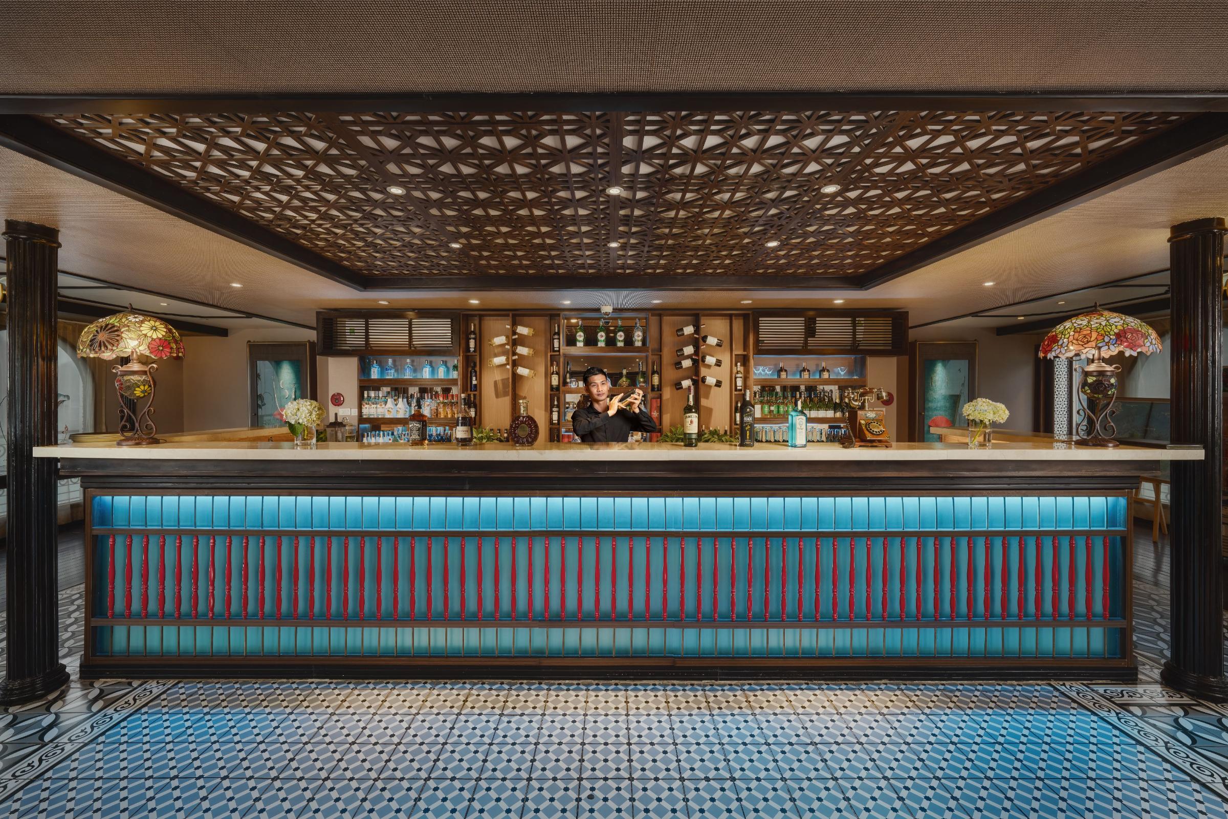 Indochine Cruise Lan Ha Bay